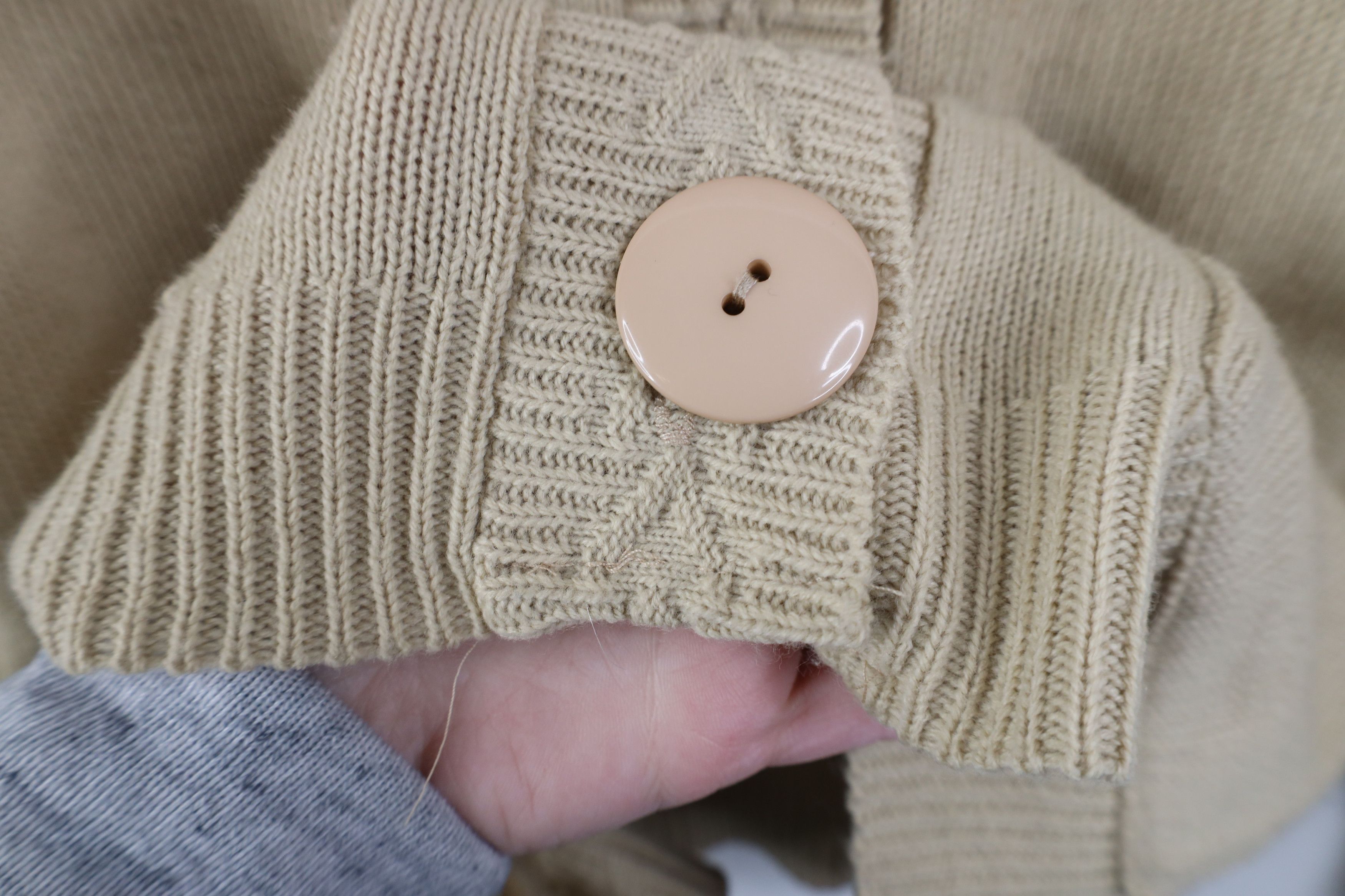 Vintage Vintage 90s Streetwear Knit Big Button Cardigan Sweater US Size L / US 10 / IT 46 - 4 Thumbnail