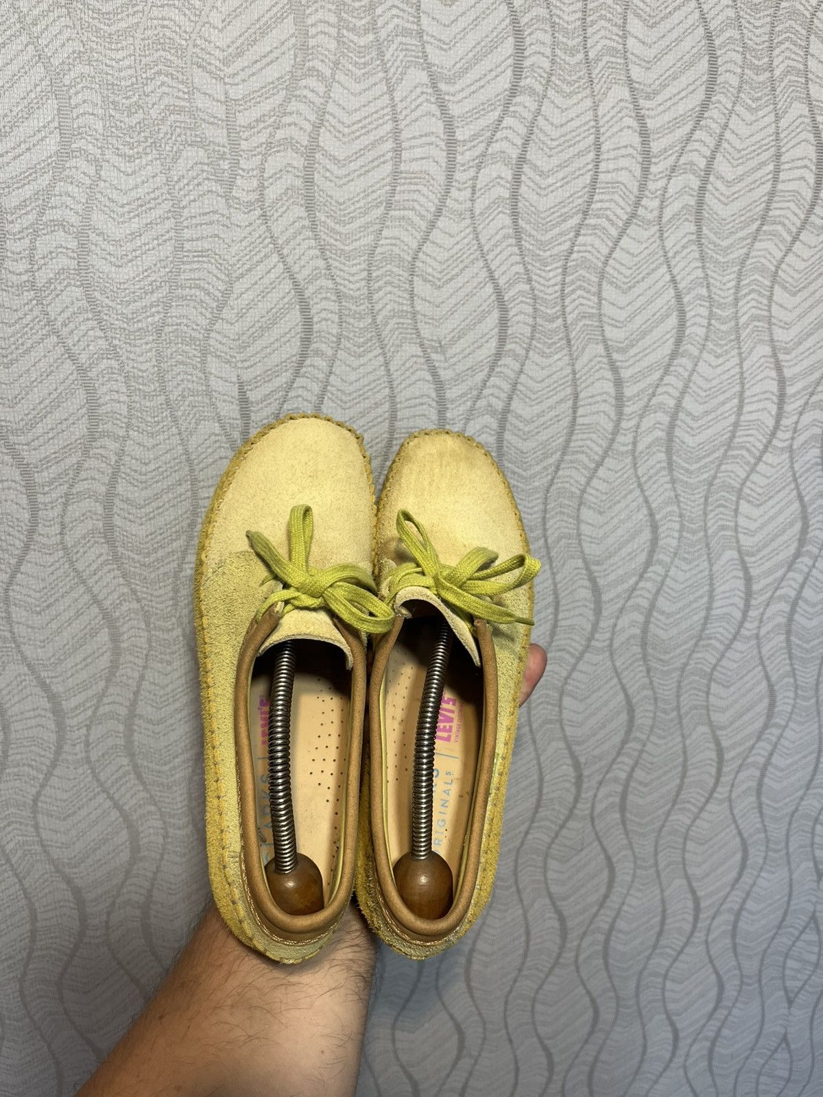 Clarks Clarks Originals x Levi’s Men’s Suede Lemon Yellow Shoes Size US 8 / EU 41 - 6 Thumbnail
