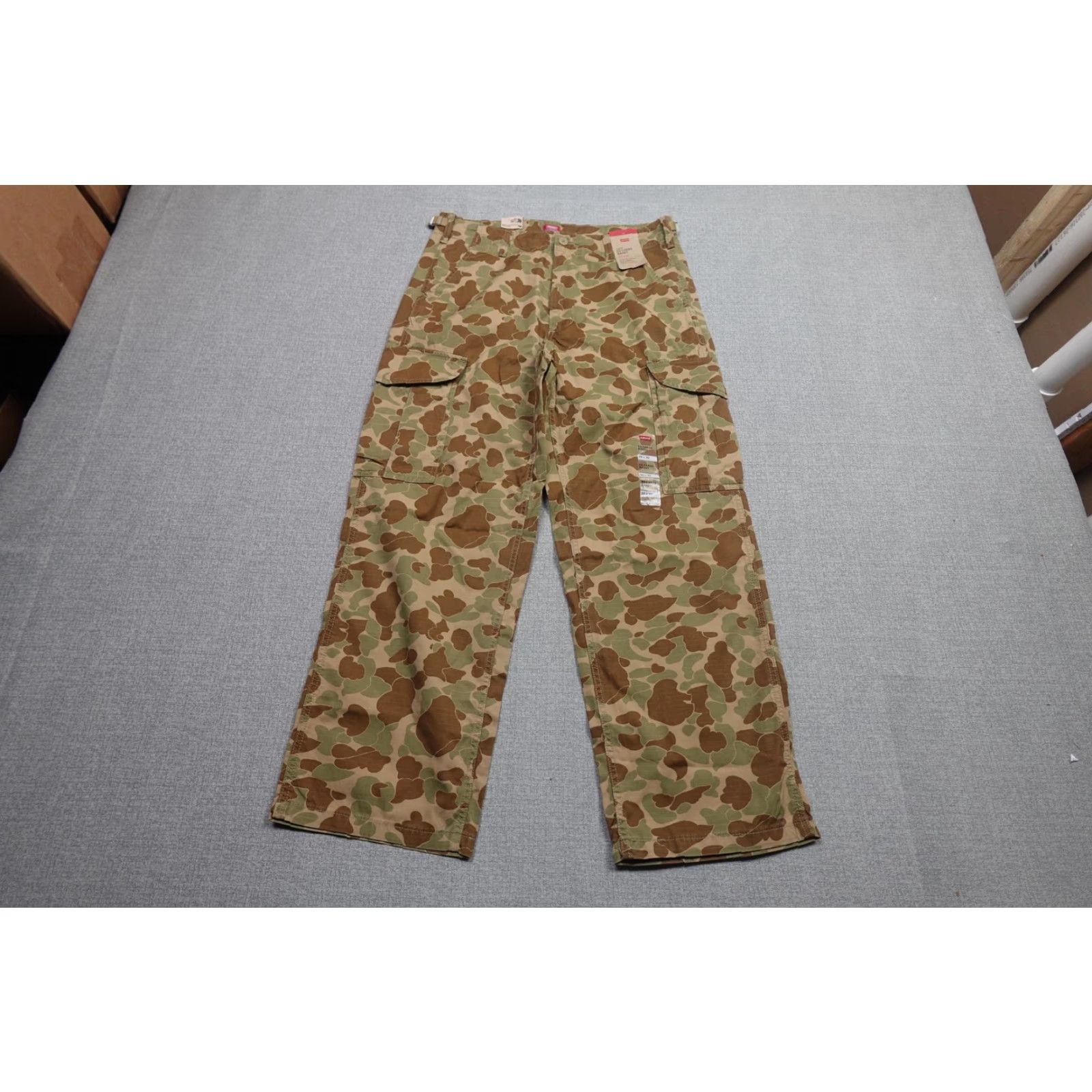 Levi's Levi's XX Cargo Baggy Pants Men 33x30 Green Camouflage Workwear Casual pants Cotton Canvas Adjustable Waist NWT Size US 33 - 3 Thumbnail