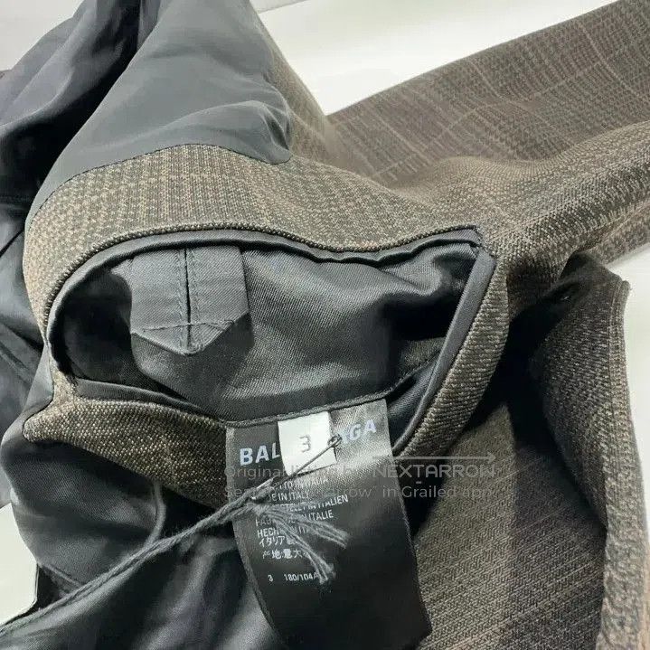 Balenciaga Balenciaga SS22 Brown Double-Breasted Blazer. Size US M / EU 48-50 / 2 - 4 Thumbnail