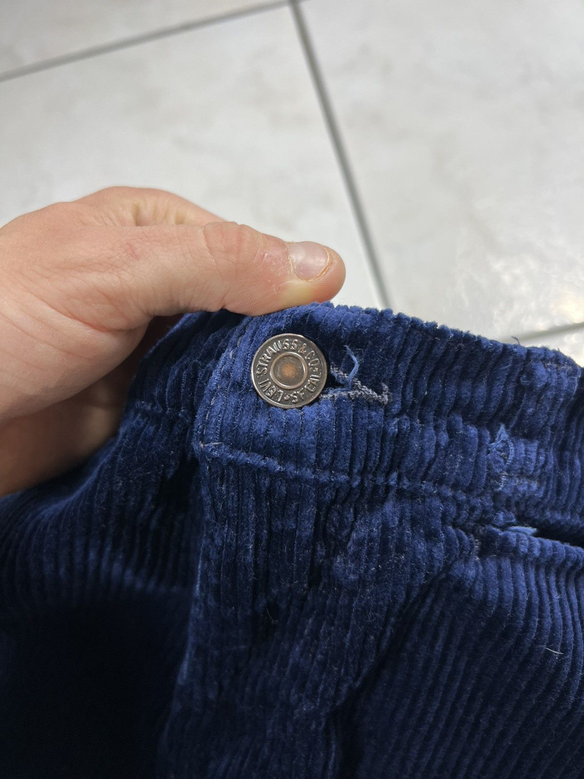 Levi's Vintage 70s Levi’s flared leg low waist y2k corduroy pants Size 27" / US 4 / IT 40 - 9 Thumbnail