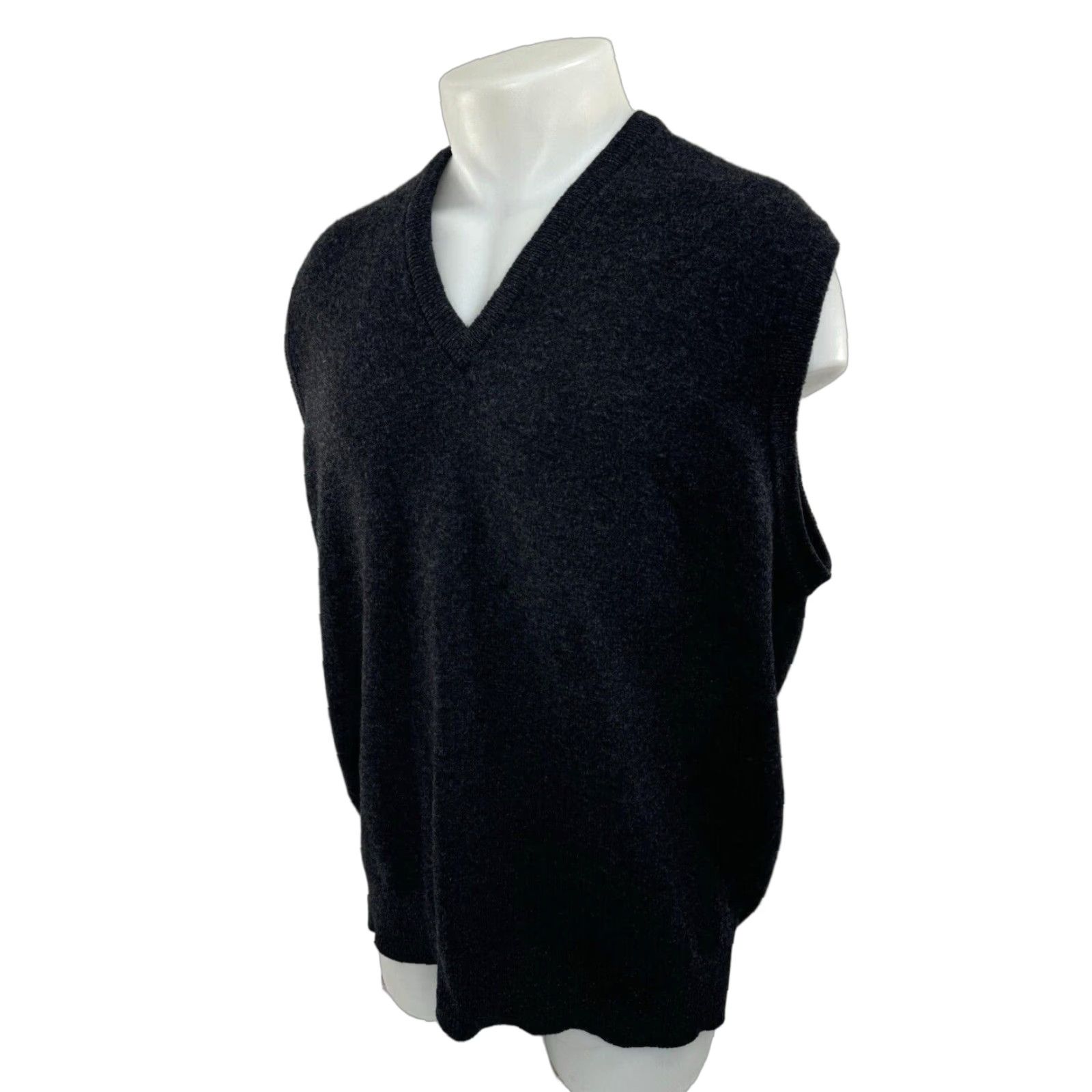 Vintage ALAN PAINE Vest Lambswool XL Mens Gray Shirt? Size US XL / EU 56 / 4 - 1 Thumbnail