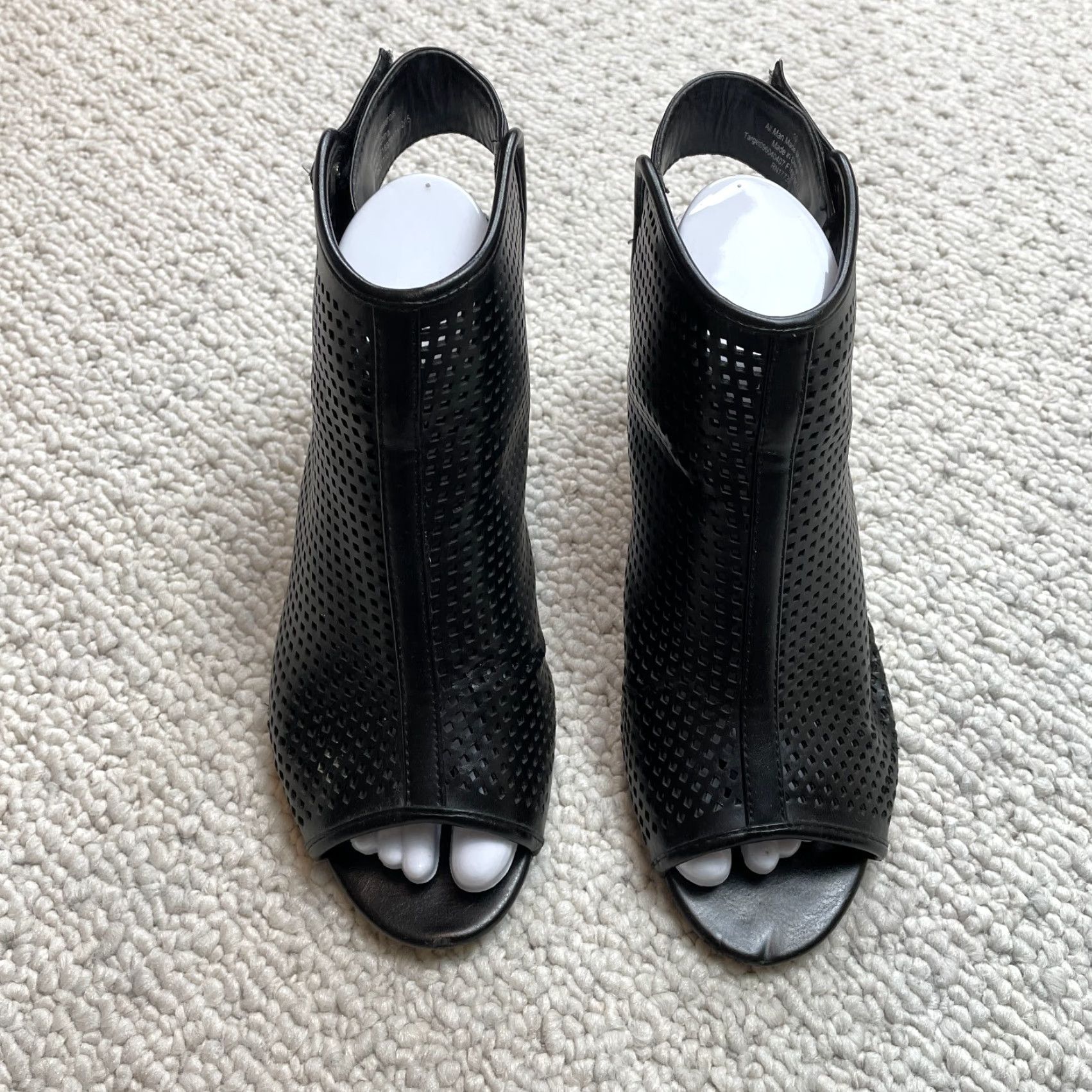 Merona Merona Faux Leather Heel Women Slingback Black 10 High Block Perforated Almond Toe Women's Shoe Comfort Formal Workwear Party/Cocktail Size US 10 / IT 40 - 3 Thumbnail
