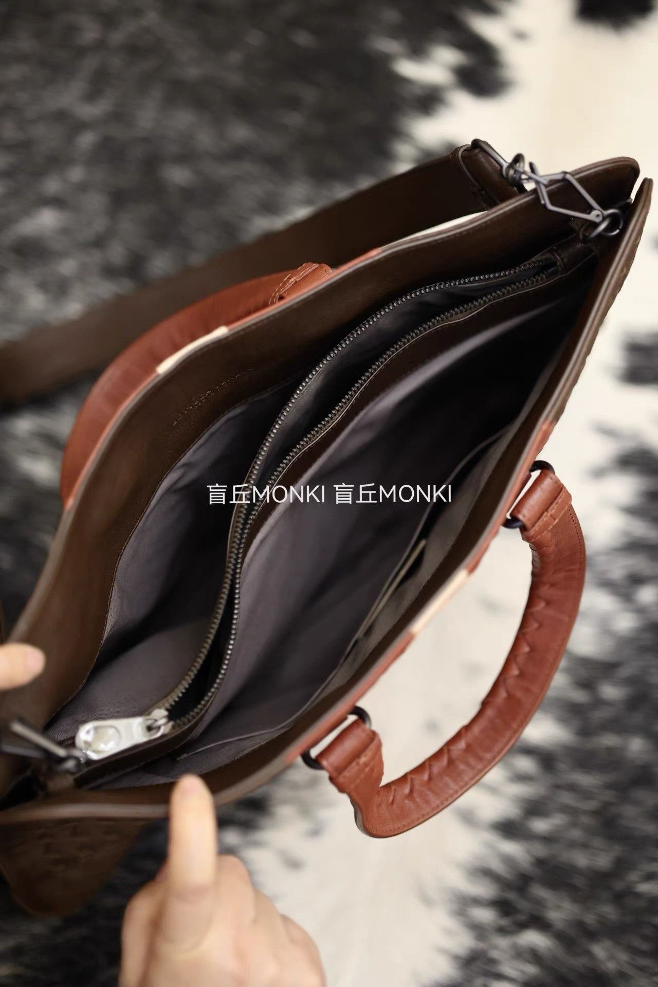 Bottega Veneta Bottega Veneta Intrecciato Calfskin Shoulder Bag K32 Size ONE SIZE - 4 Thumbnail