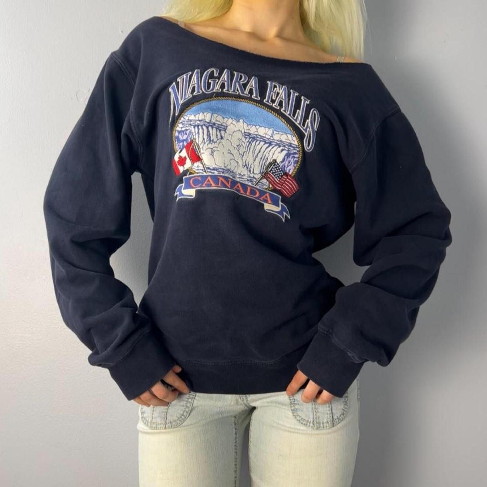 Other Brandy Melville embroidered graphic crewneck Size ONE SIZE - 1 Thumbnail
