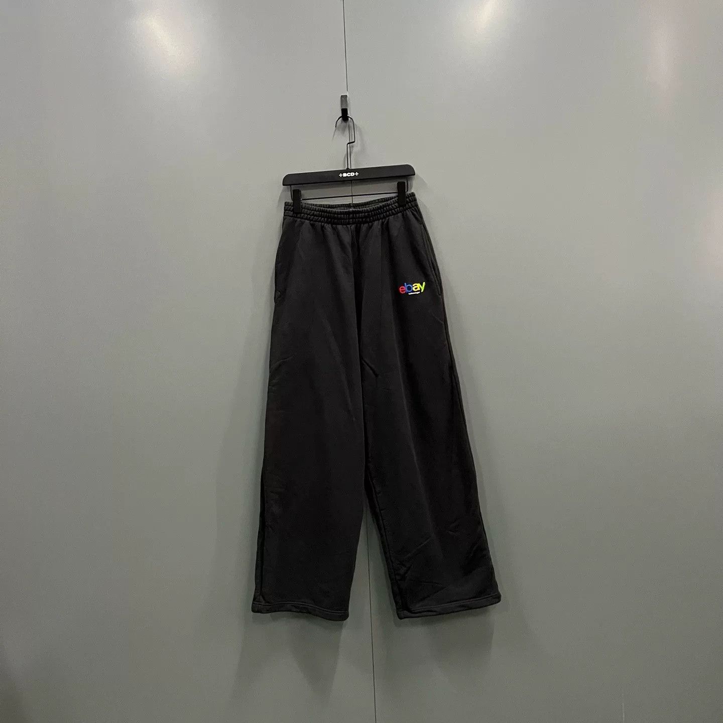 Balenciaga Balenciaga Black Distressed Casual Pants Size US 26 / EU 42 - 1 Thumbnail