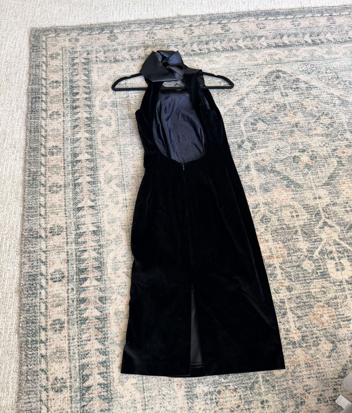 Tara Jarmon Tara Jarmon 90s black velvet open back halter mini dress Size S / US 4 / IT 40 - 19 Thumbnail