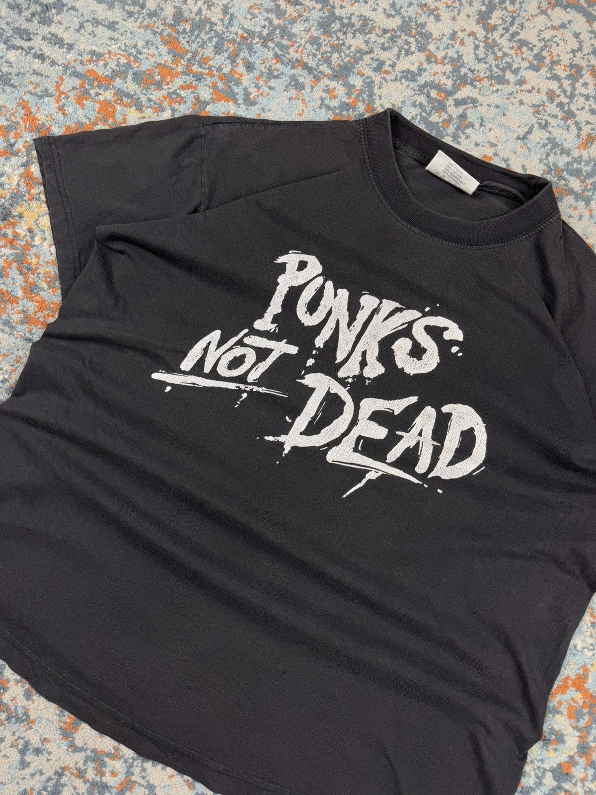 Band Tees × Vintage Vintage 90s Punks not dead anarchy symbol boxy cropped tee Size US L / EU 52-54 / 3 - 5 Thumbnail