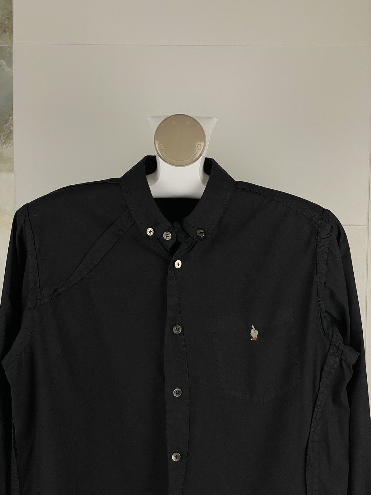 Undercover Undercover black shirt SS13 middle finger Size US S / EU 44-46 / 1 - 2 Thumbnail