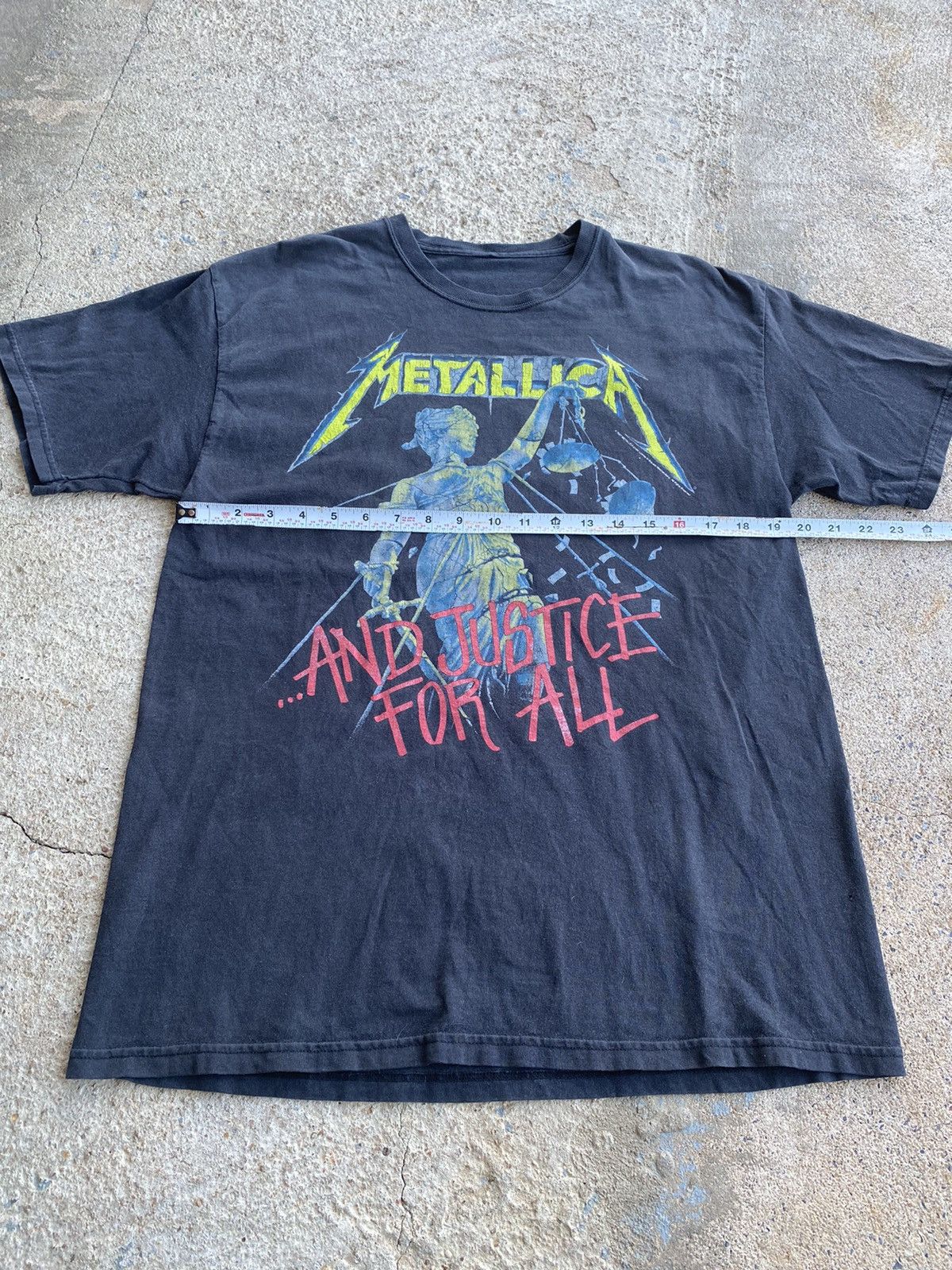 Band Tees × Metallica × Vintage Vintage Y2K Metallica Faded Worn In Band Tee Shirt Size US M / EU 48-50 / 2 - 10 Thumbnail