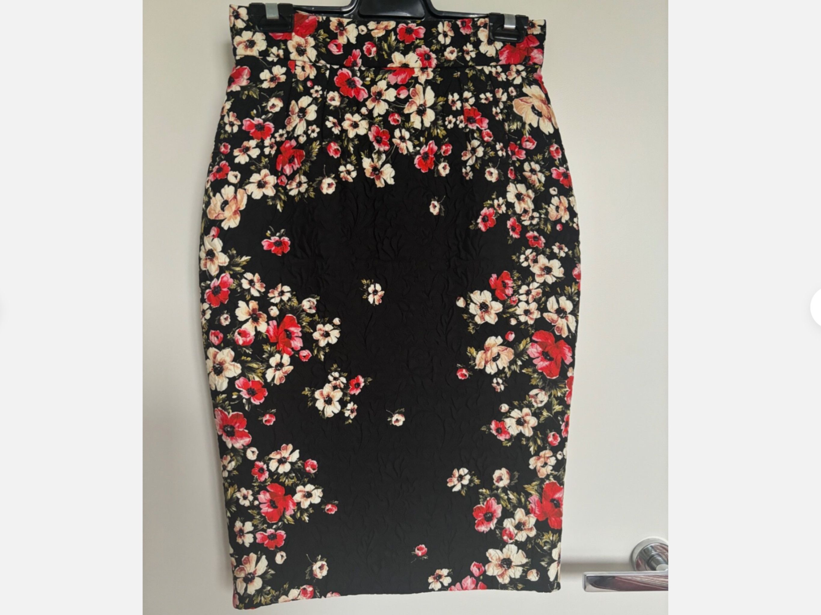 Dolce & Gabbana Dolce & Gabbana Floral Skirt, with original tags Size 27" / US 4 / IT 40 - 1 Thumbnail