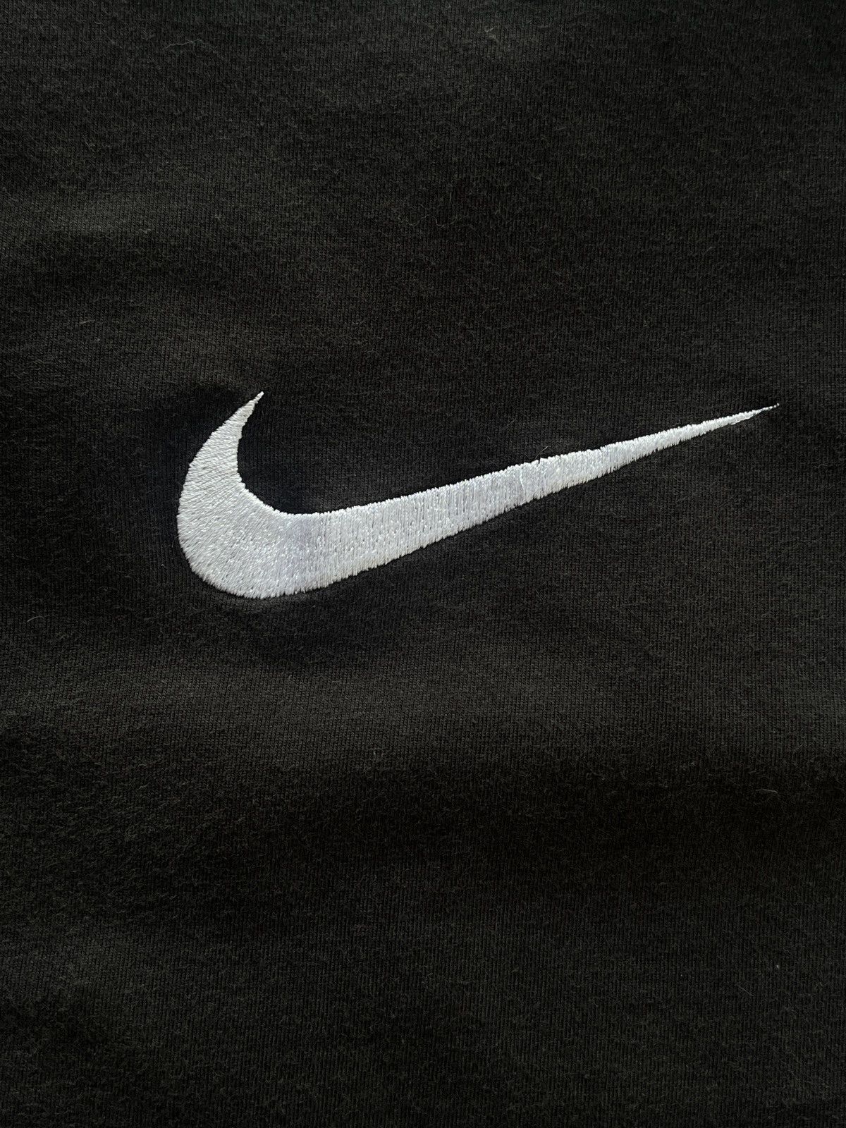 Nike Vintage NIKE 90s Central Swoosh T-shirt Y2K USA Size US S / EU 44-46 / 1 - 5 Thumbnail