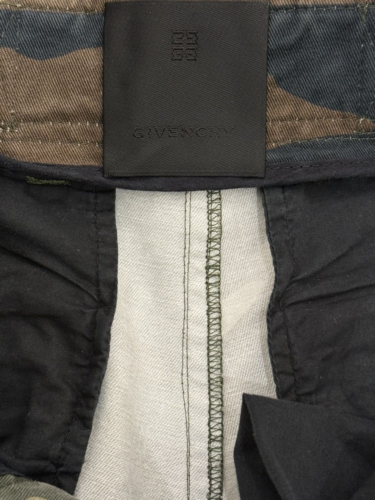 Givenchy Givenchy Camo Oversized Cargo Shorts Size US 32 / EU 48 - 8 Thumbnail