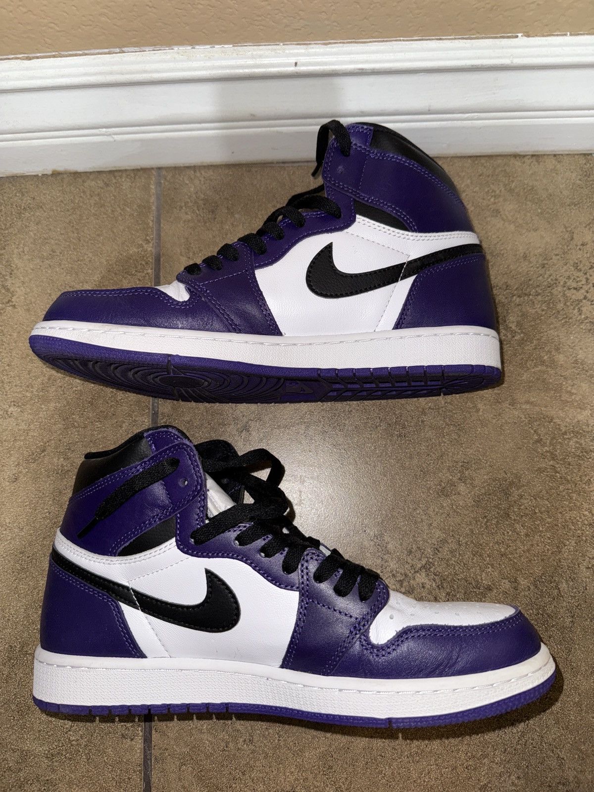 Nike Jordan 1 Retro High OG Court Purple Size US 9.5 / EU 42-43 - 1 Thumbnail