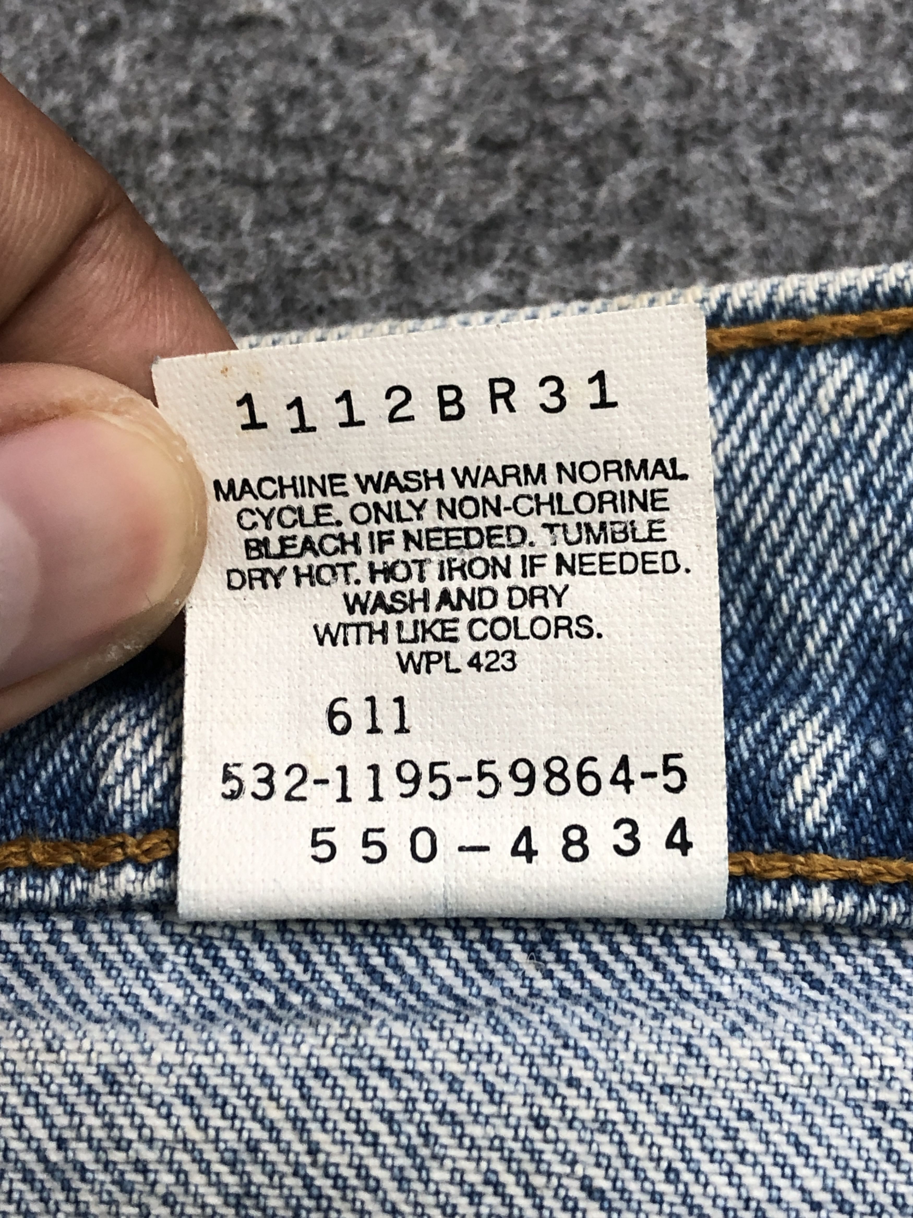 Distressed Vintage 90s Levi's 550 Light Washed Jeans