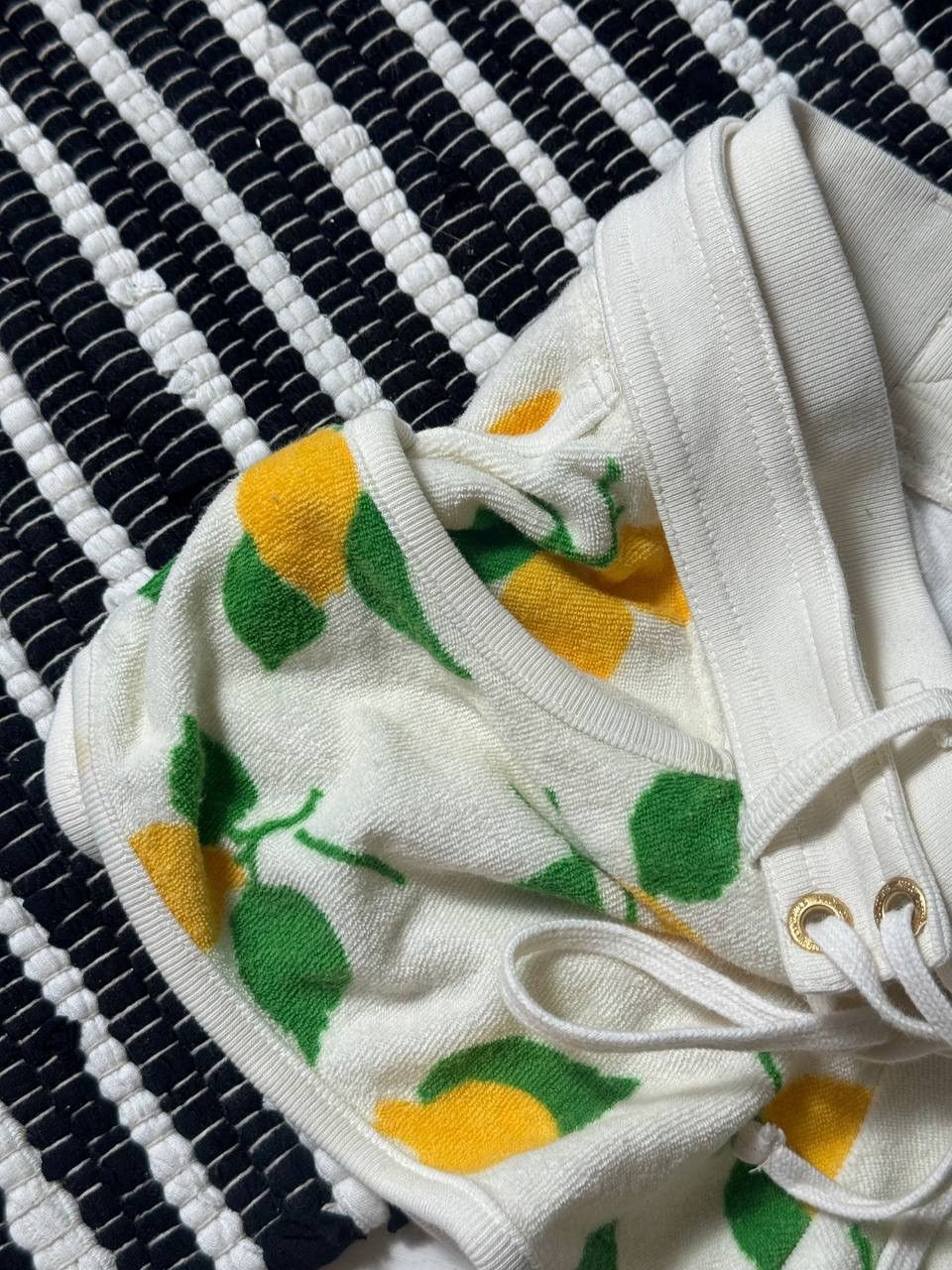 Juicy Couture VINTAGE JUICY COUTURE LEMON MONOGRAM PRINT Y2K SHORTS Size 26" / US 2 / IT 38 - 6 Thumbnail