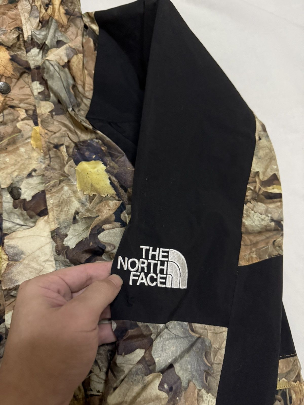 Supreme × The North Face Supreme tnf the north face leaves mountain light Jacket Size US M / EU 48-50 / 2 - 3 Thumbnail