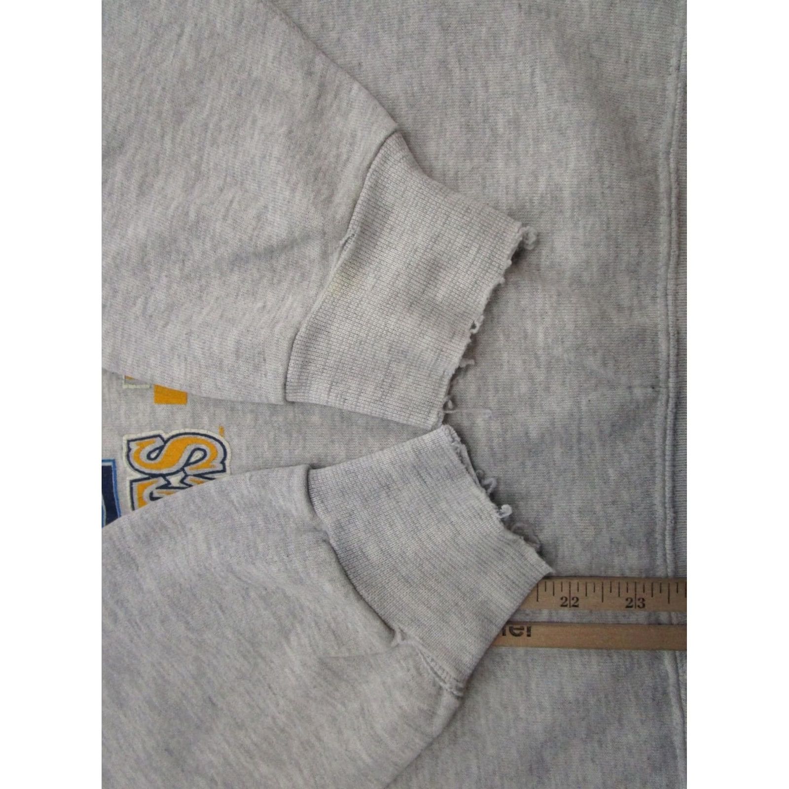 Tultex VTG 90s University of Michigan Wolverines Raglan Sleeve Sweatshirt XL Multicolor Men Hoodie Pullover Distressed 90s Theme Varsity Thrash Size US XL / EU 56 / 4 - 5 Thumbnail