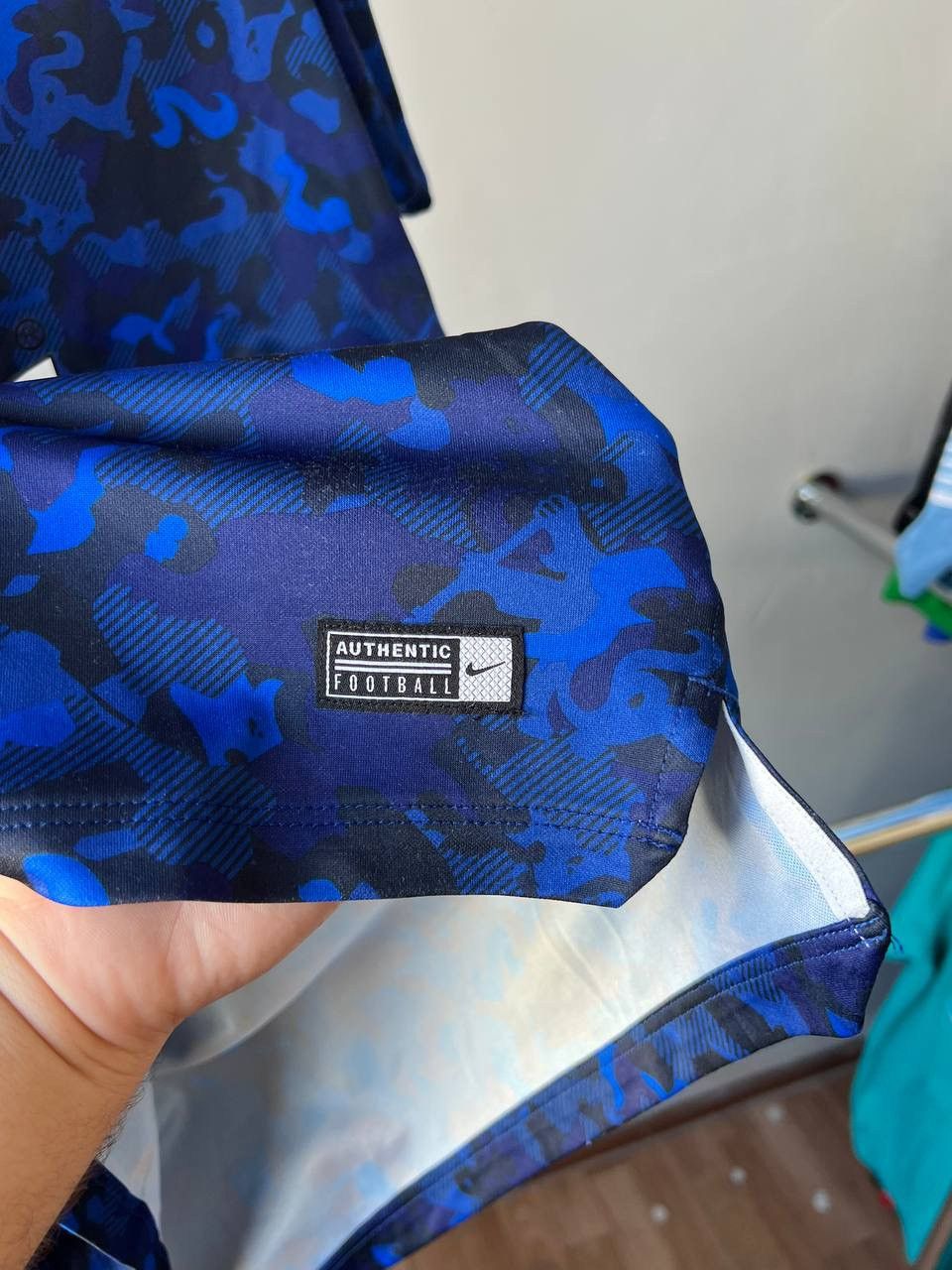 Nike 2018/19 CHELSEA TRAINING SOCCER JERSEY FOOTBALL SHIRT SIZE L Size US L / EU 52-54 / 3 - 7 Thumbnail