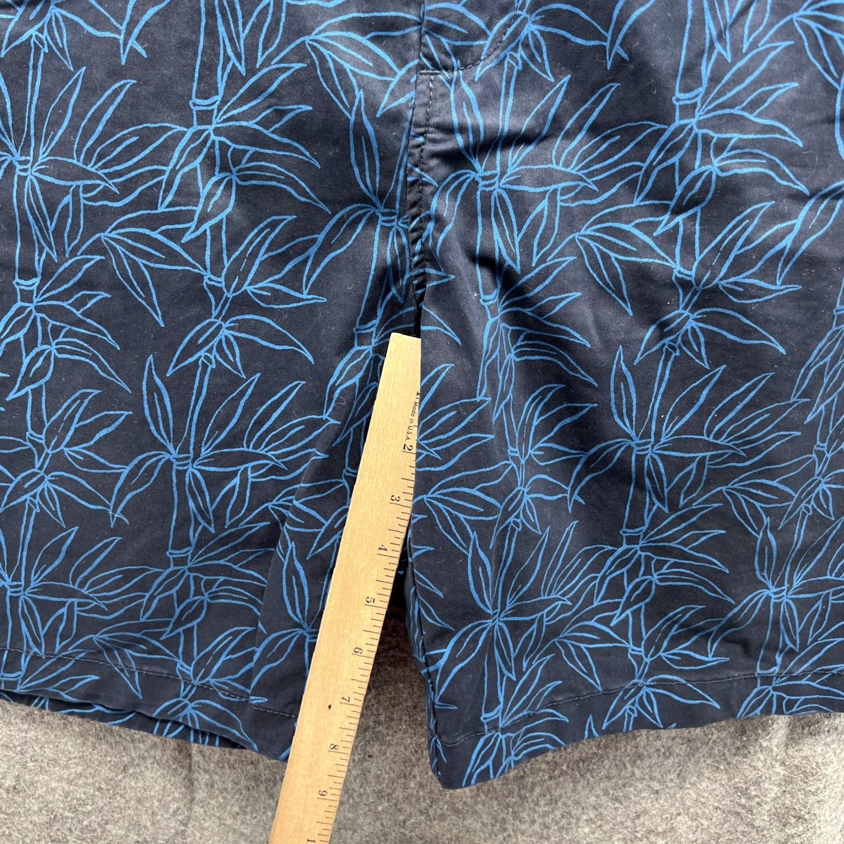 Tommy Hilfiger Tommy Hilfiger Shorts Men 38 Adult Blue Navy Chino Flat Front Casual Ballpark/Travel Pattern: Solid Repeat Size US 38 / EU 54 - 6 Thumbnail