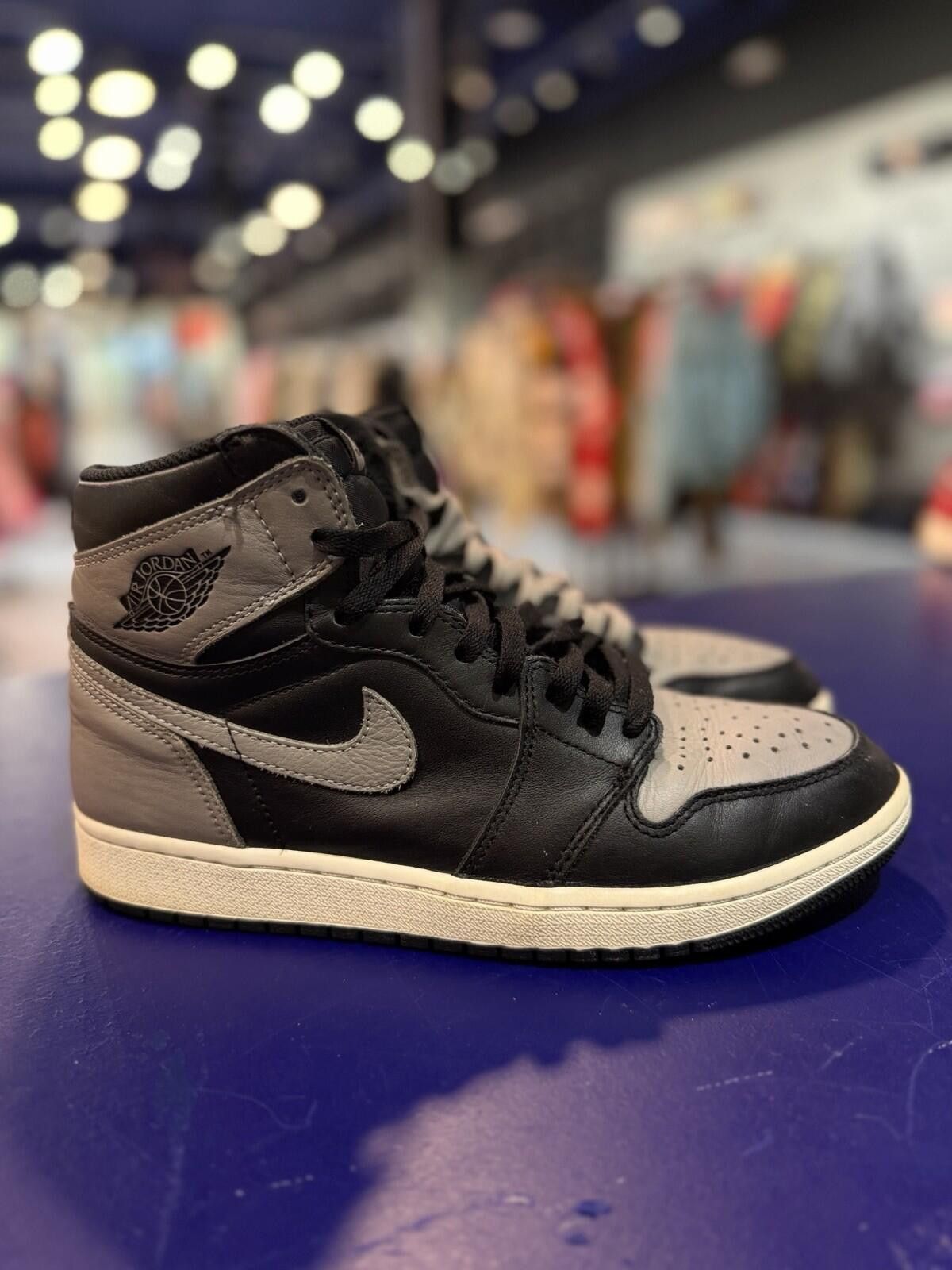 Jordan Brand Nike Air Jordan 1 Retro High OG Shadow (2018) Mens 8.5 Size US 8.5 / EU 41-42 - 3 Thumbnail