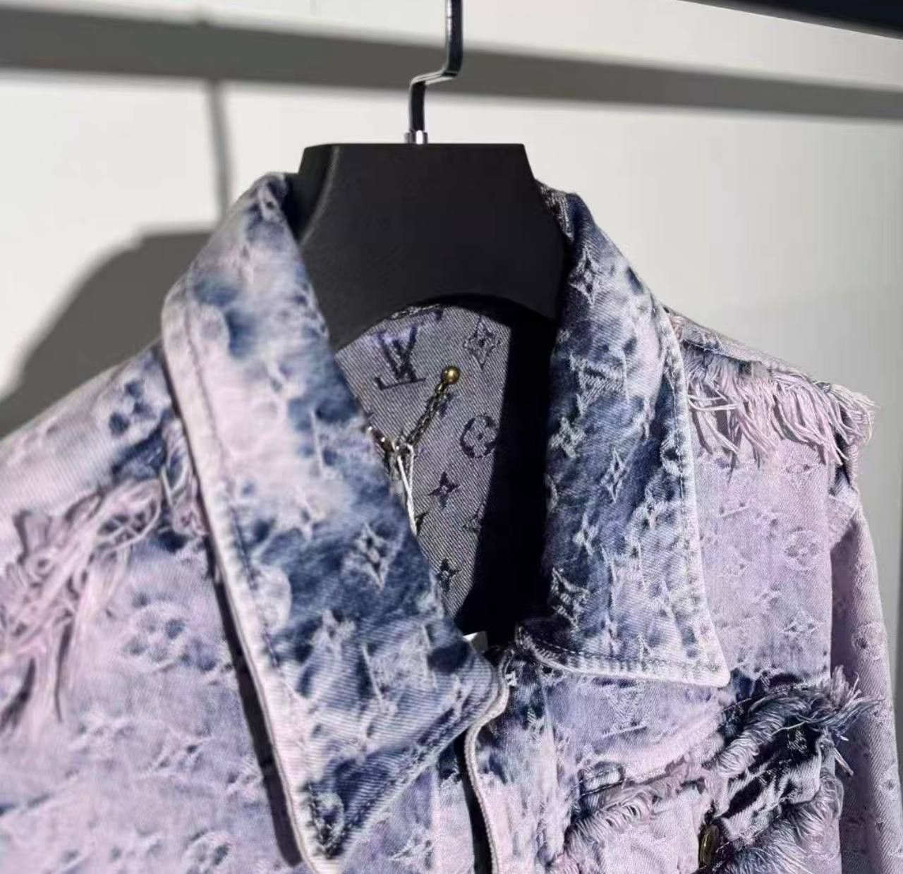 Louis Vuitton Louis Vuitton purple fringe logo Size US M / EU 48-50 / 2 - 3 Thumbnail