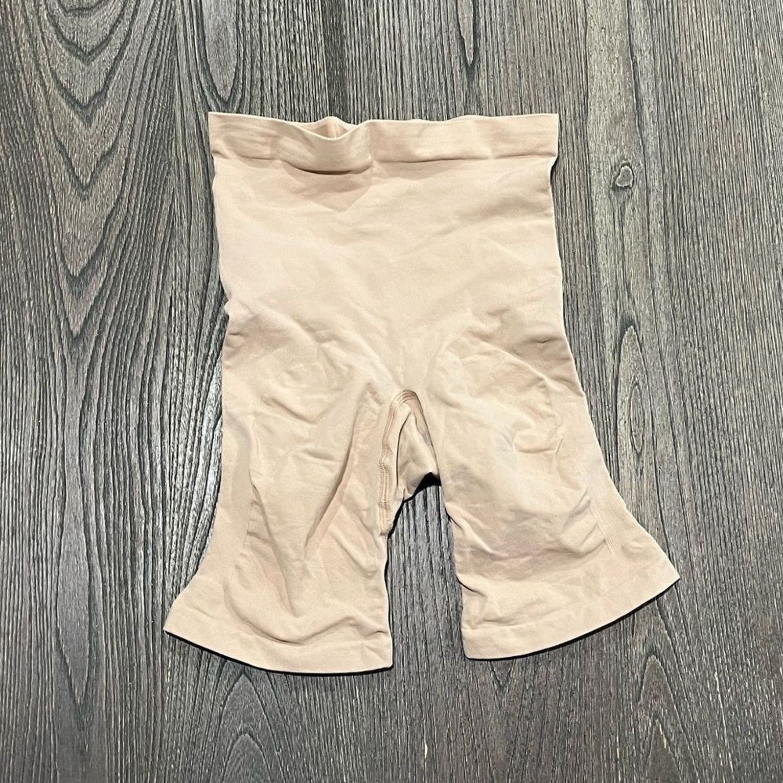 SKIMS NWOT Skims Seamless Sculpt Mid Thigh Short Nude 2X/3X Size ONE SIZE - 1 Thumbnail