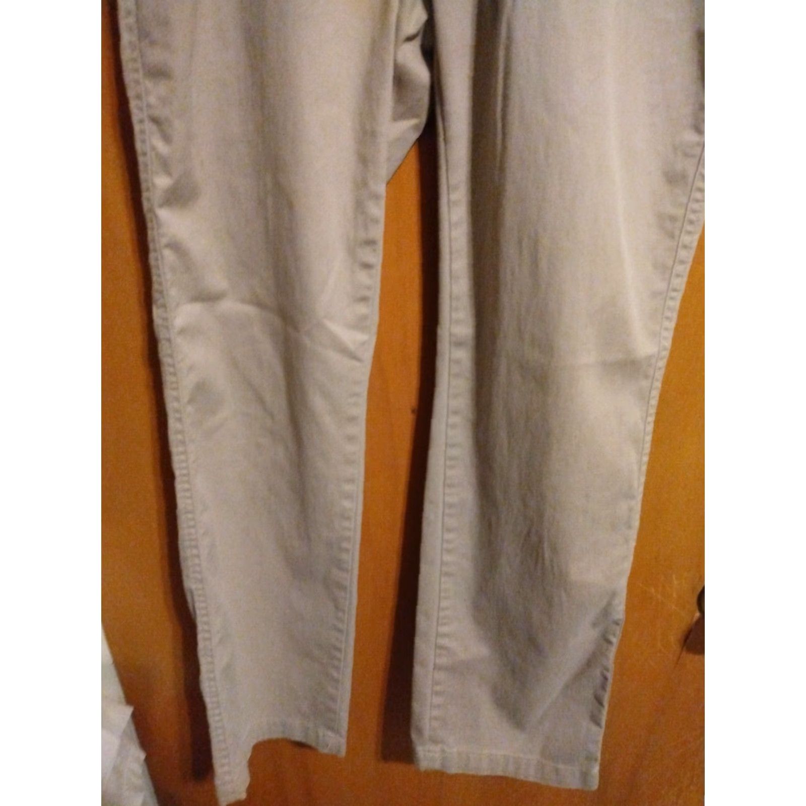 Lee **Lee Rider Women's Petite Size 8 Tan Cotton/Spandex Pants** User: Lee Rider Women's Petite Size 8 Tan Cotton/Spandex Pants Size 30" / US 8 / IT 44 - 3 Thumbnail