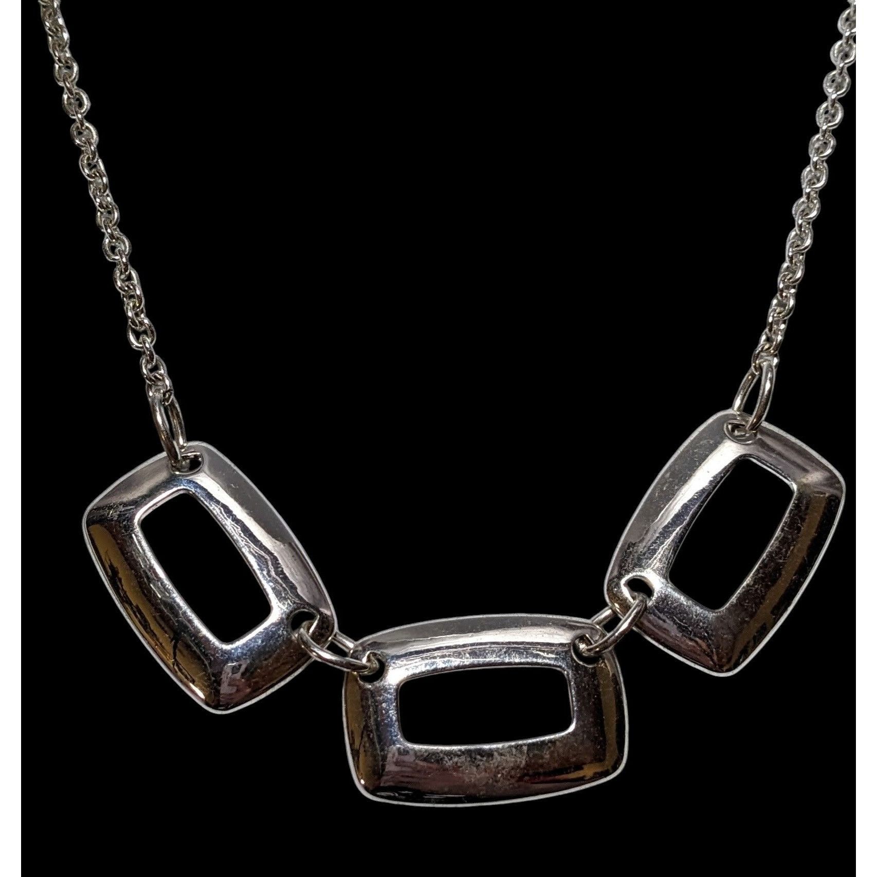 Other Modern Geometric Liz Claiborne Silver Necklace Size ONE SIZE - 2 Thumbnail