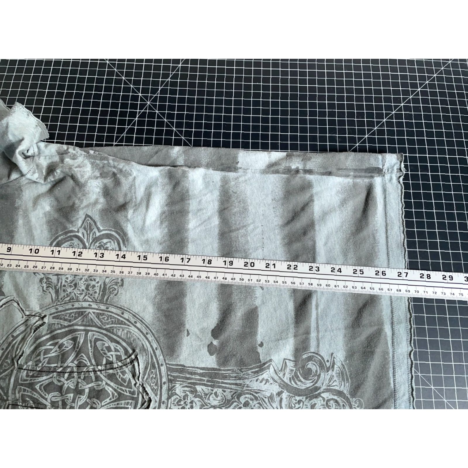 Affliction VINTAGE Helix T-Shirt Gray XL Men’s Slim Graphic Print Tribal Wings V-Neck Crew Neck Short Sleeve 2000s MMA Rock Grunge Style Size US XL / EU 56 / 4 - 6 Thumbnail