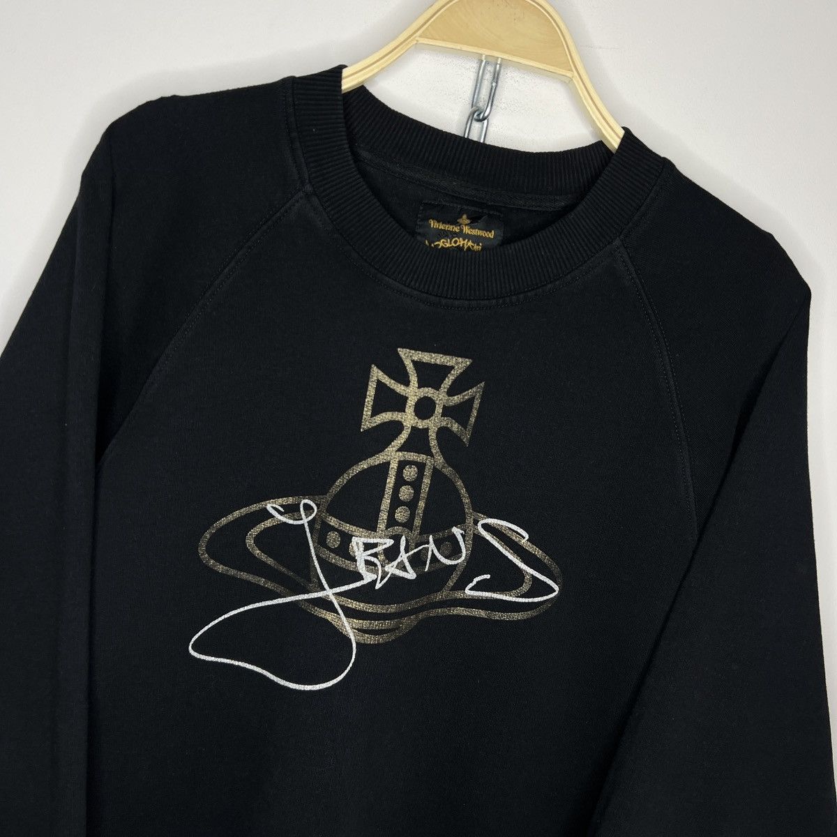 Designer × Vivienne Westwood Vivienne Westwood big gold orb sweatshirt anglomania Size US M / EU 48-50 / 2 - 5 Thumbnail