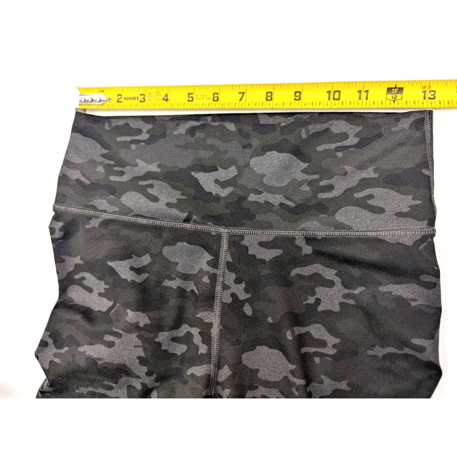 Fabletics Fabletics Leggings Camouflage Black Gray Women M Athletic Skinny Inseam 22 Compression Activewear CrossFit Running Athleisure Shorts? Size 32" / US 10 / IT 46 - 5 Thumbnail
