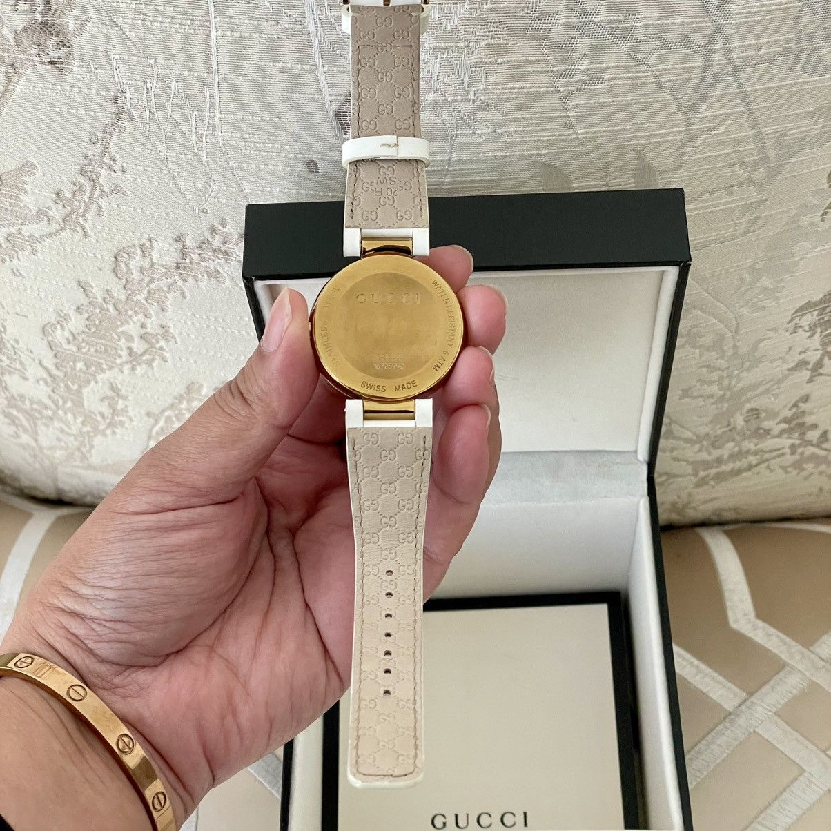 Gucci Gucci White Leather Strap Brushed Gold GG Interlocking Watch Size ONE SIZE - 4 Thumbnail