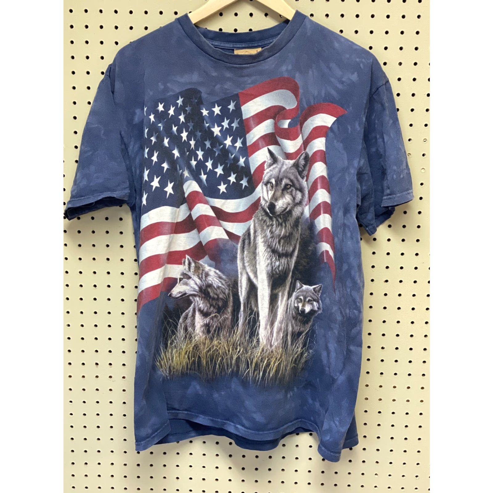 The Mountain VINTAGE The Mountain T-Shirt Mens Large Blue Tie Dye Wolves USA Flag Shirt Mens Large Blue Tie Dye Wolves USA Flag Size US L / EU 52-54 / 3 - 2 Thumbnail