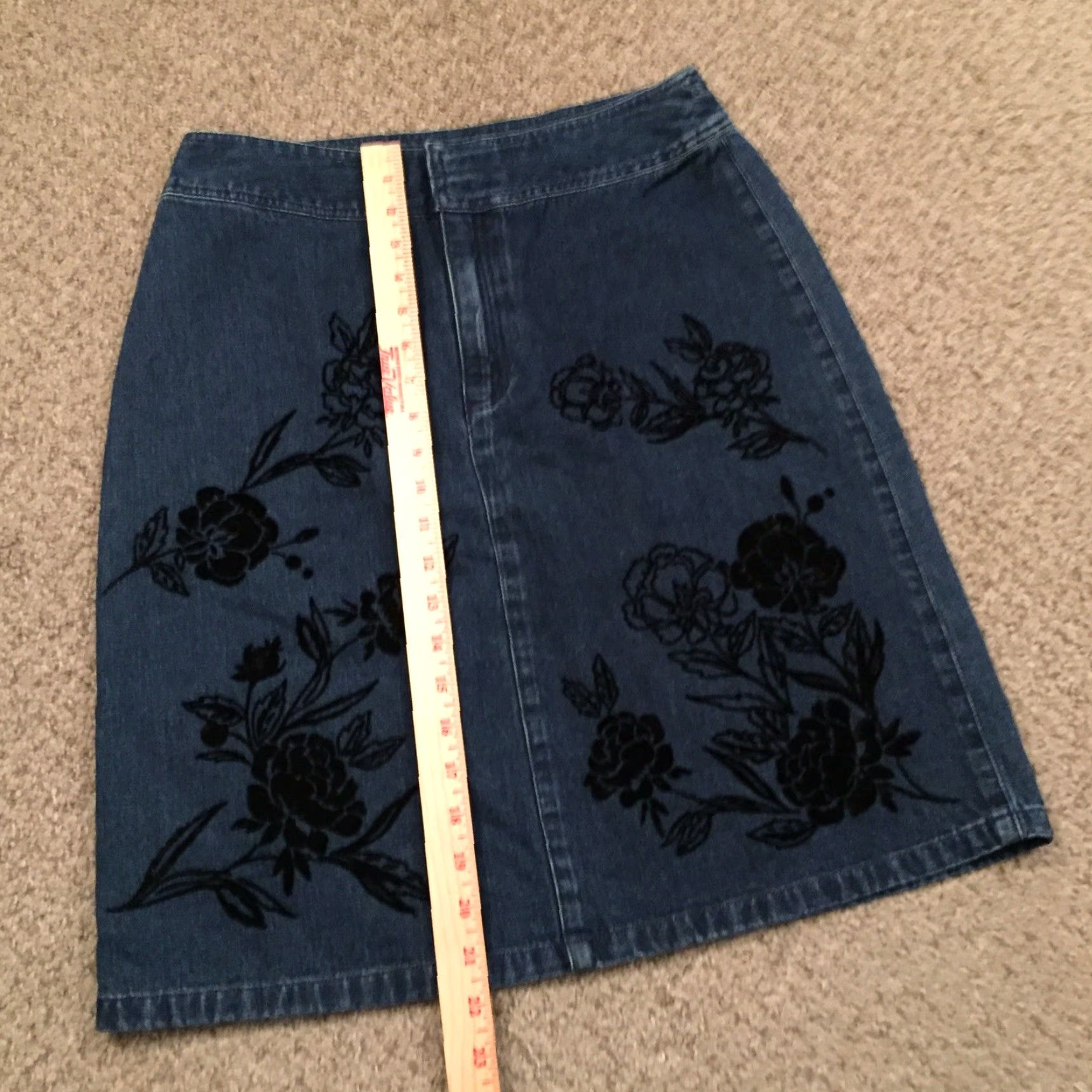 Liz Claiborne Liz Claiborne Skirt 8 Blue Denim Floral Pencil Unlined Knee Length Women Regular XS? (Note: Original size 8) Size 30" / US 8 / IT 44 - 6 Thumbnail
