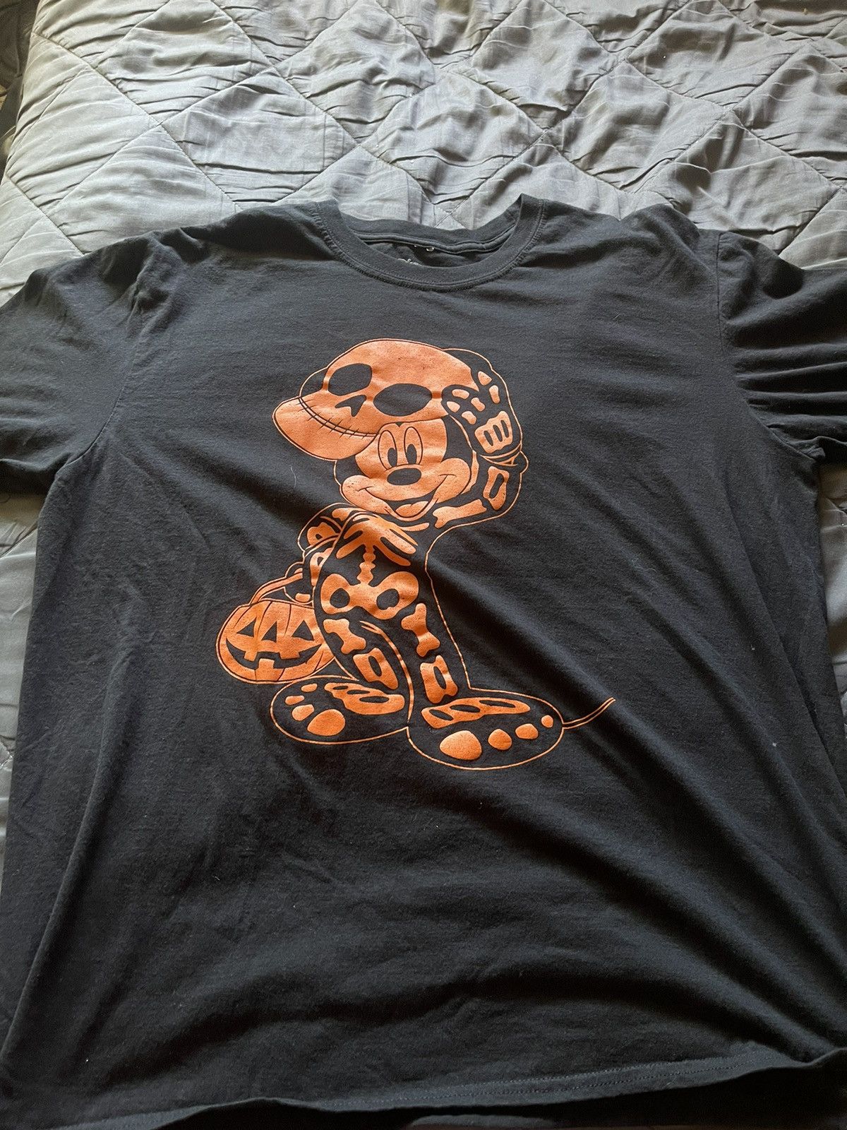 Disney Disney Mickey Mouse Halloween “Trick or Treat” Tee XL Size US XL / EU 56 / 4 - 1 Thumbnail