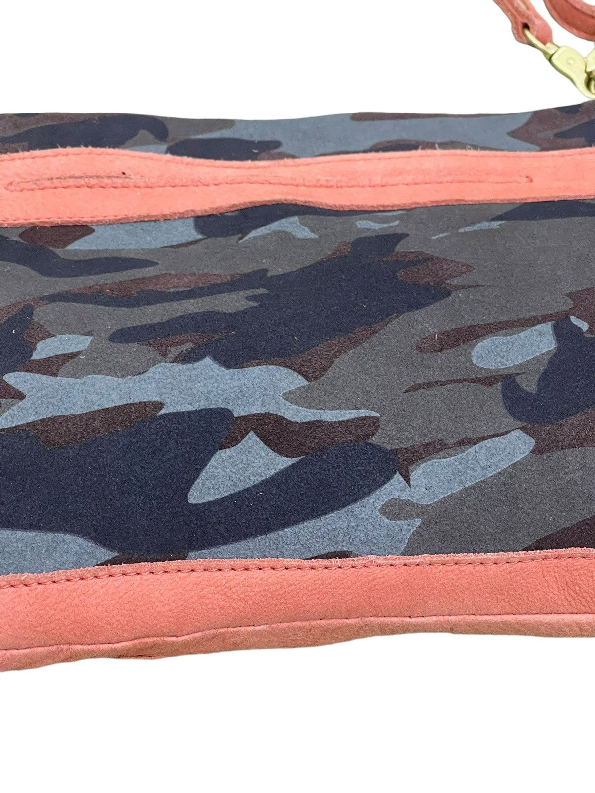 Japanese Brand Full Leather Nouer Cross Body Camo Sling Bag 2🟩 Size ONE SIZE - 6 Thumbnail
