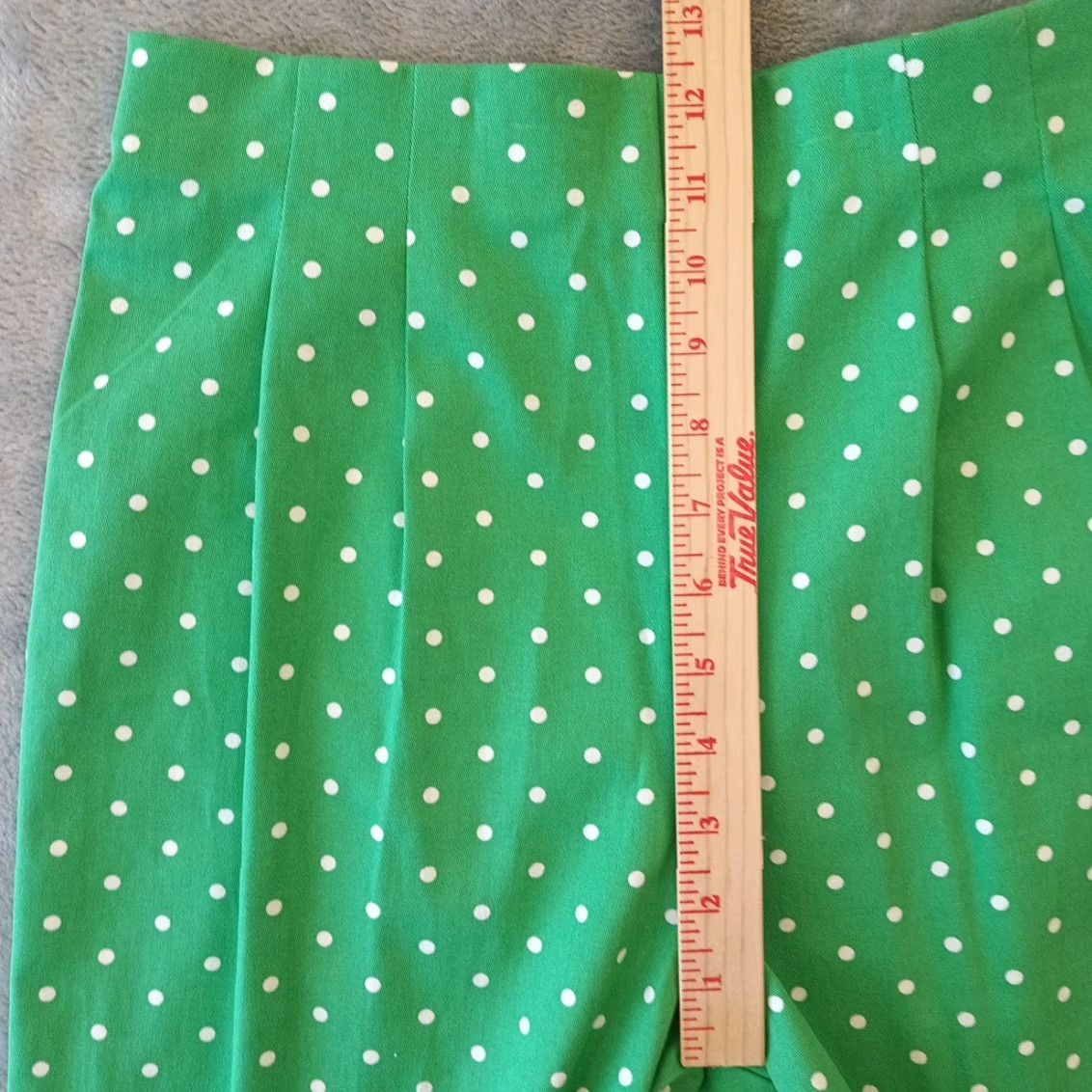 Vintage Briggs New York Capri Pants Womens 6 Green Polka Dot High Rise 28x22.5 Cotton Spandex Straight Pleated Inseam 22.5 Zip Pants Mens Womens? Size 28" / US 6 / IT 42 - 3 Thumbnail