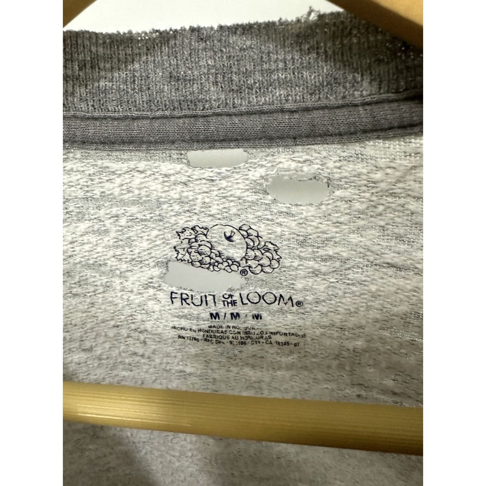 Fruit Of The Loom VTG FOTL Thrashed Distressed Cotton Pullover Sweatshirt M Gray Men Shirt Sweatshirt Grunge WORN DOWN PAPER THIN 90s (Fruit of the Loom) Size US M / EU 48-50 / 2 - 3 Thumbnail