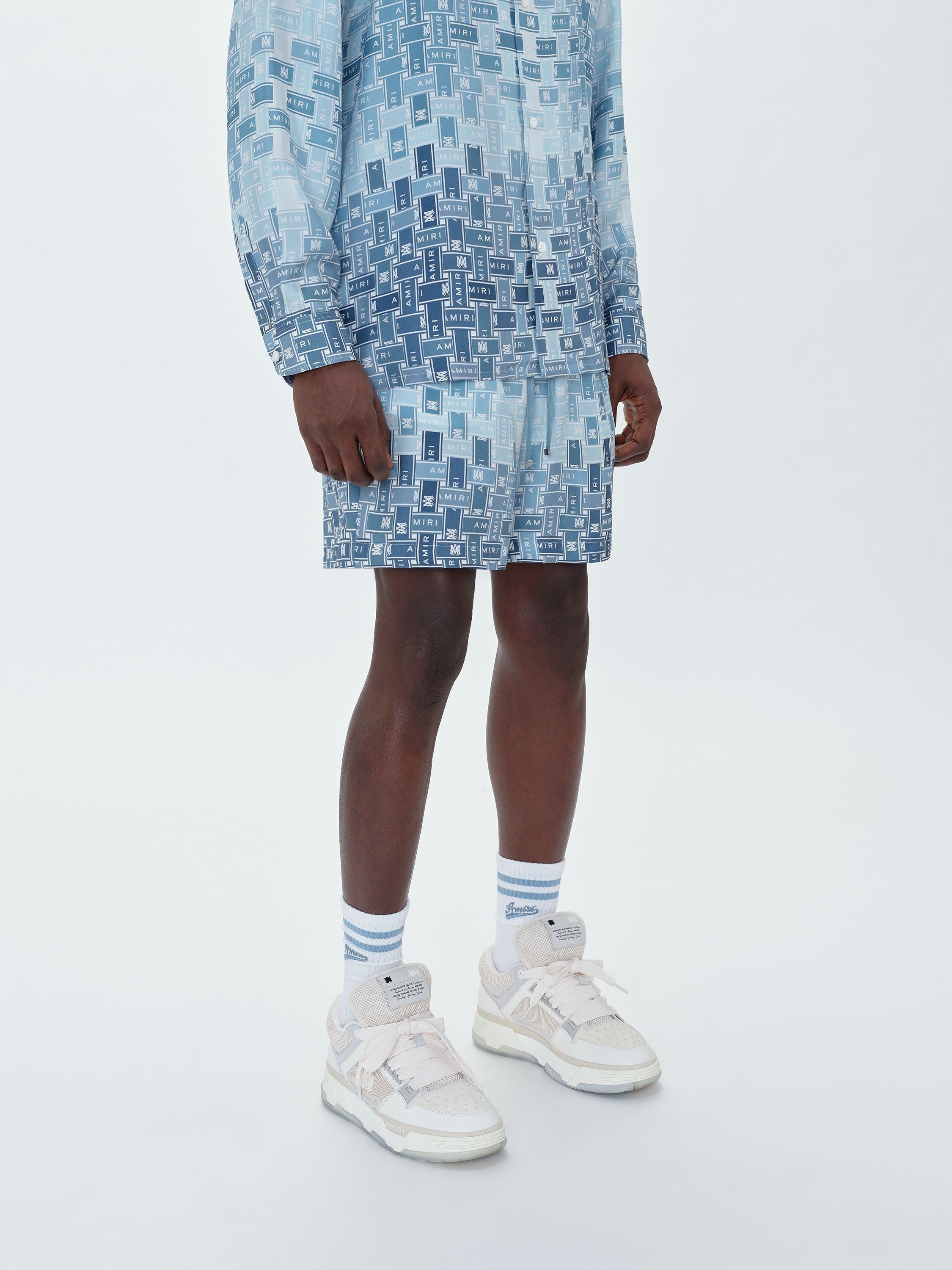 Amiri o1s1wg110825 Gradient Tape Short in Blue/White Size US 34 / EU 50 - 3 Thumbnail
