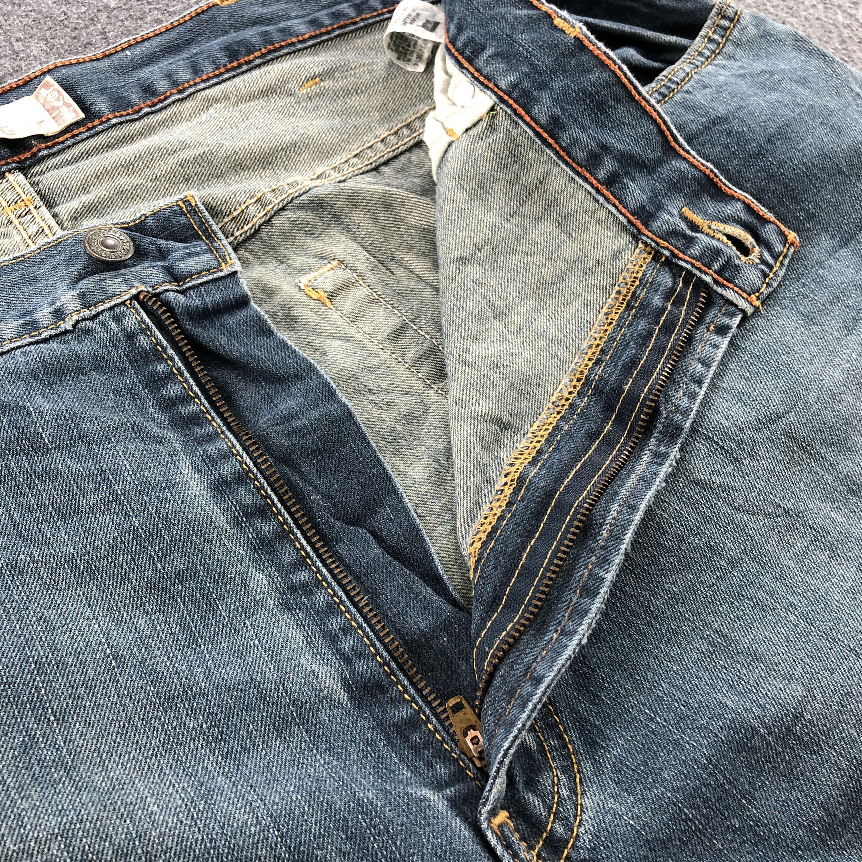 Levi's Vintage Mid blue Levis 559 Jeans-J1246 Size US 43 - 8 Thumbnail