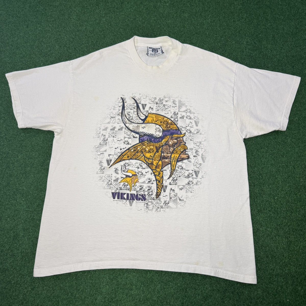 Nutmeg Vintage Minnesota Vikings Y2K Nutmeg XL Football T Shirt Size US XL / EU 56 / 4 - 1 Thumbnail
