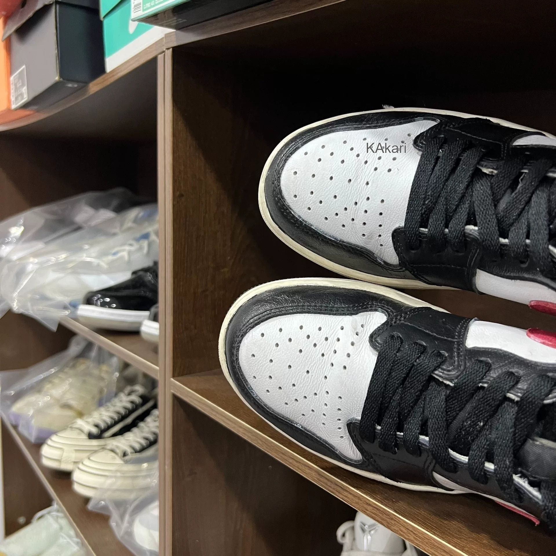 Jordan Brand Air Jordan 1 OG Black Red Swoosh Size US 7.5 / EU 40-41 - 4 Thumbnail