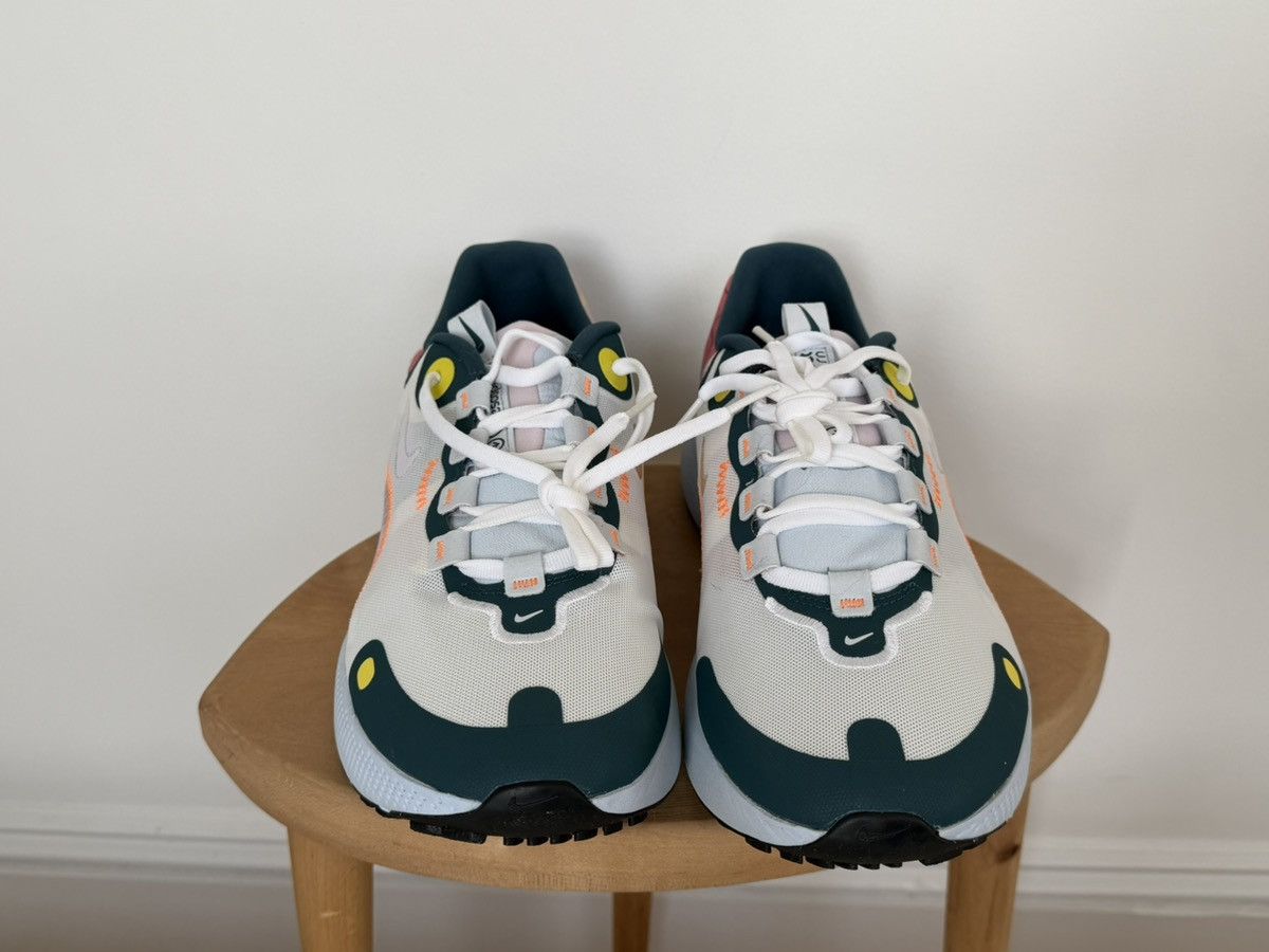 Nike NIKE REACT ESCAPE RUN 'SUMMIT WHITE REGAL PINK' Size US 11 / EU 44 - 3 Thumbnail