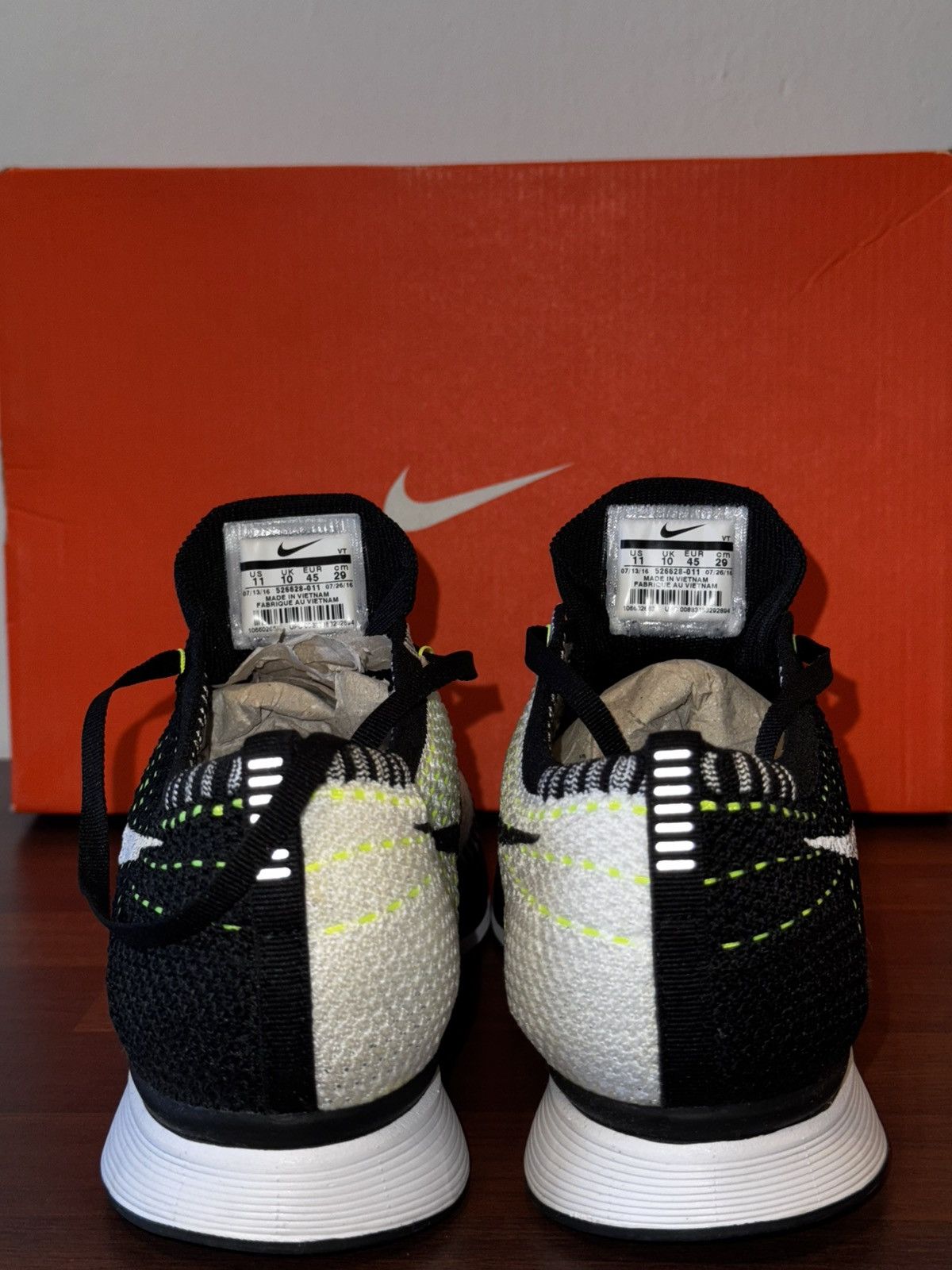 Nike Nike Fly Racer Orca Volt 45 EU / 11 US–NEW– Authentic + Box Size US 11 / EU 44 - 8 Thumbnail