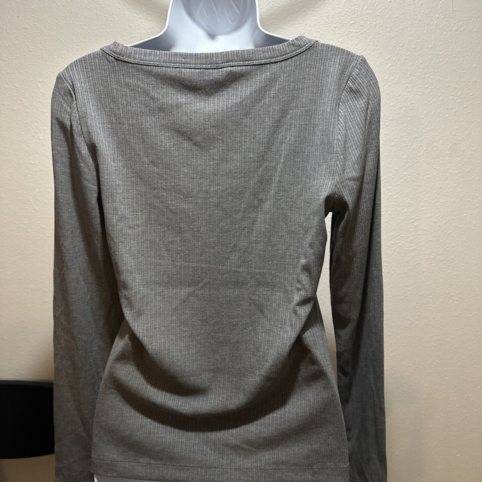 Spanx SPANX Gray Long Sleeve Shapewear Top S Scoop Neck Seamless Size S / US 4 / IT 40 - 4 Thumbnail
