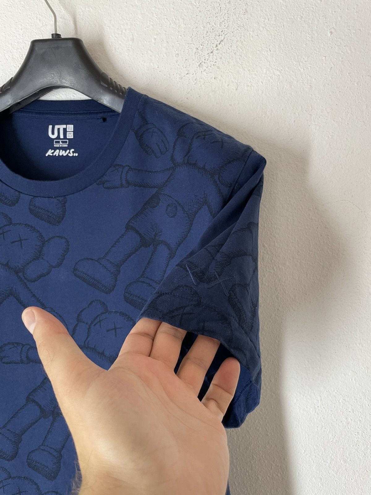 Kaws × Uniqlo Uniqlo X Kaws monogram T shirt tee Size US L / EU 52-54 / 3 - 6 Thumbnail