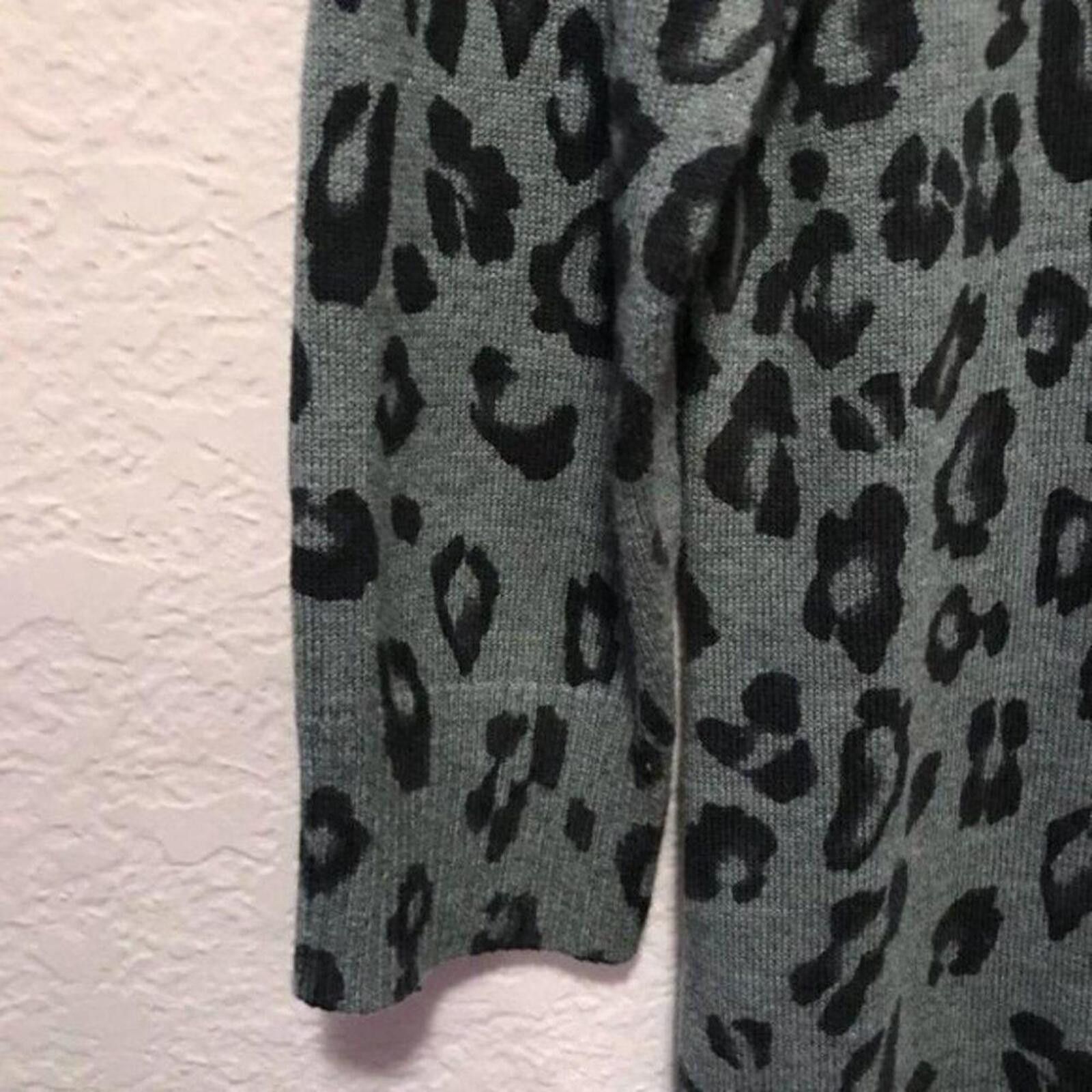 Other White House Black Market Gray and Black Leopard Print Sweate Size S / US 4 / IT 40 - 6 Thumbnail