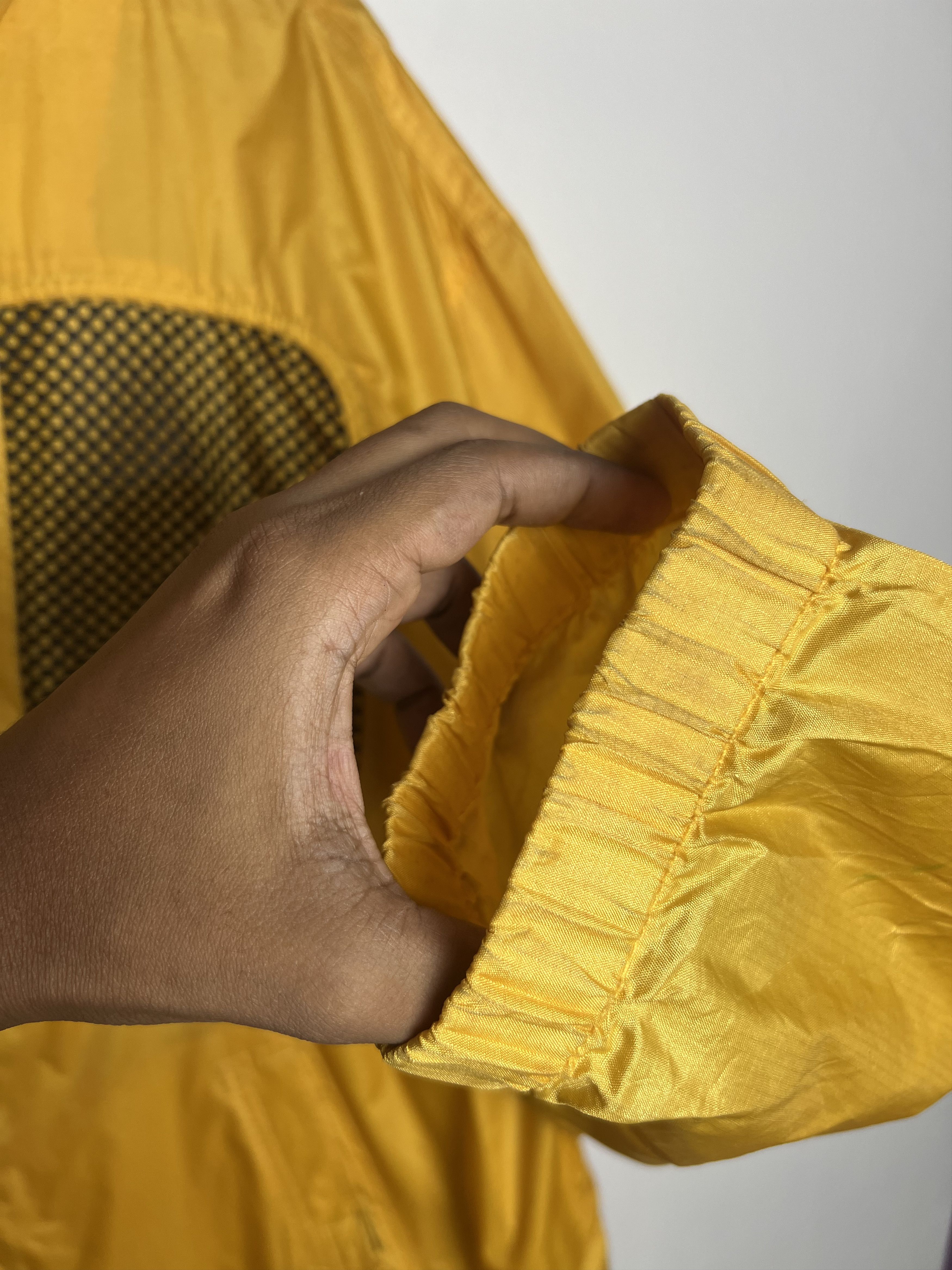 Tommy Hilfiger Vintage Tommy Hilfiger Yellow Windbreaker Jacket Size US L / EU 52-54 / 3 - 7 Thumbnail