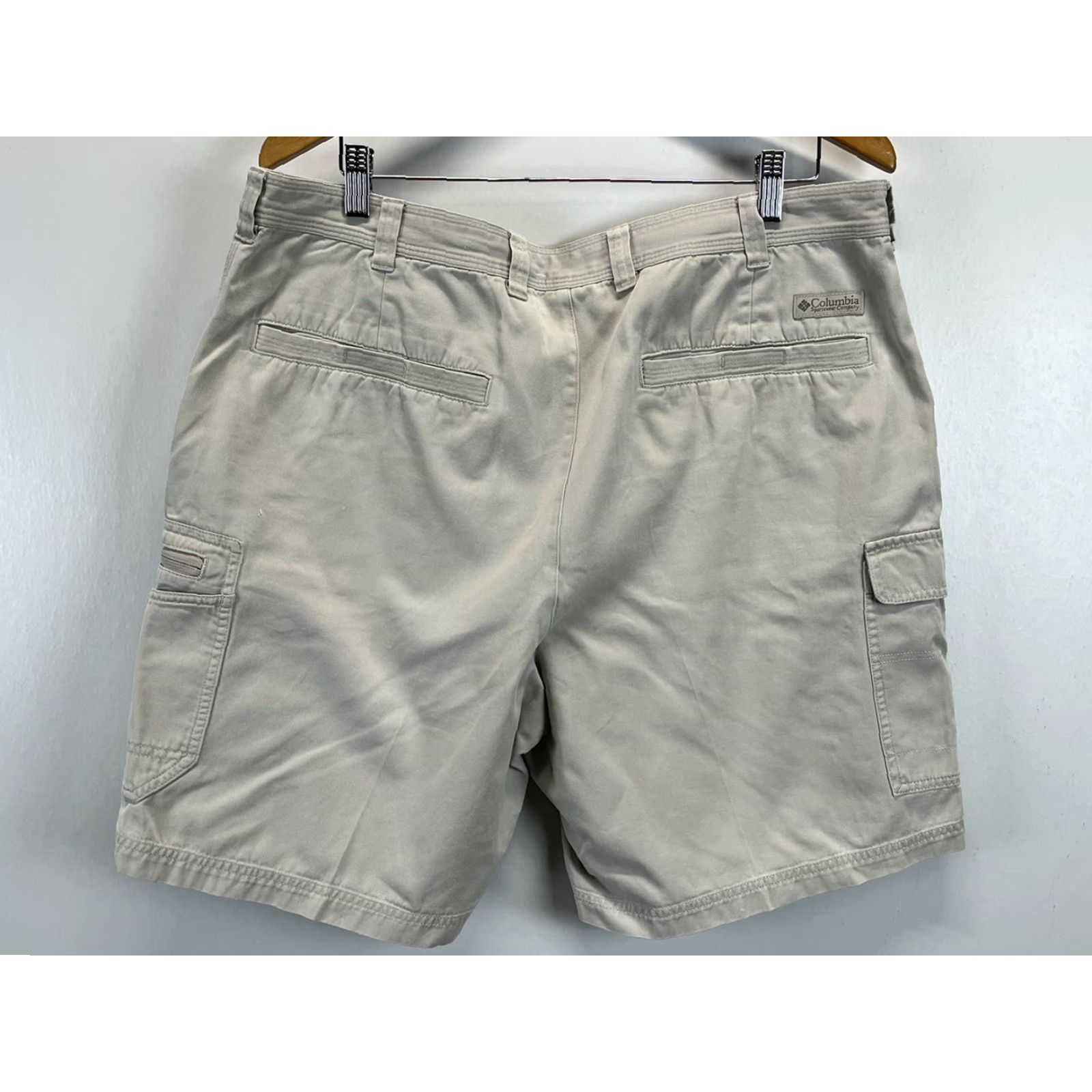 Vintage Columbia Cargo Shorts Men 38 Beige Outdoor Hiking Flat Front Casual Short Pants Adult Regular Men Size US 38 / EU 54 - 2 Thumbnail